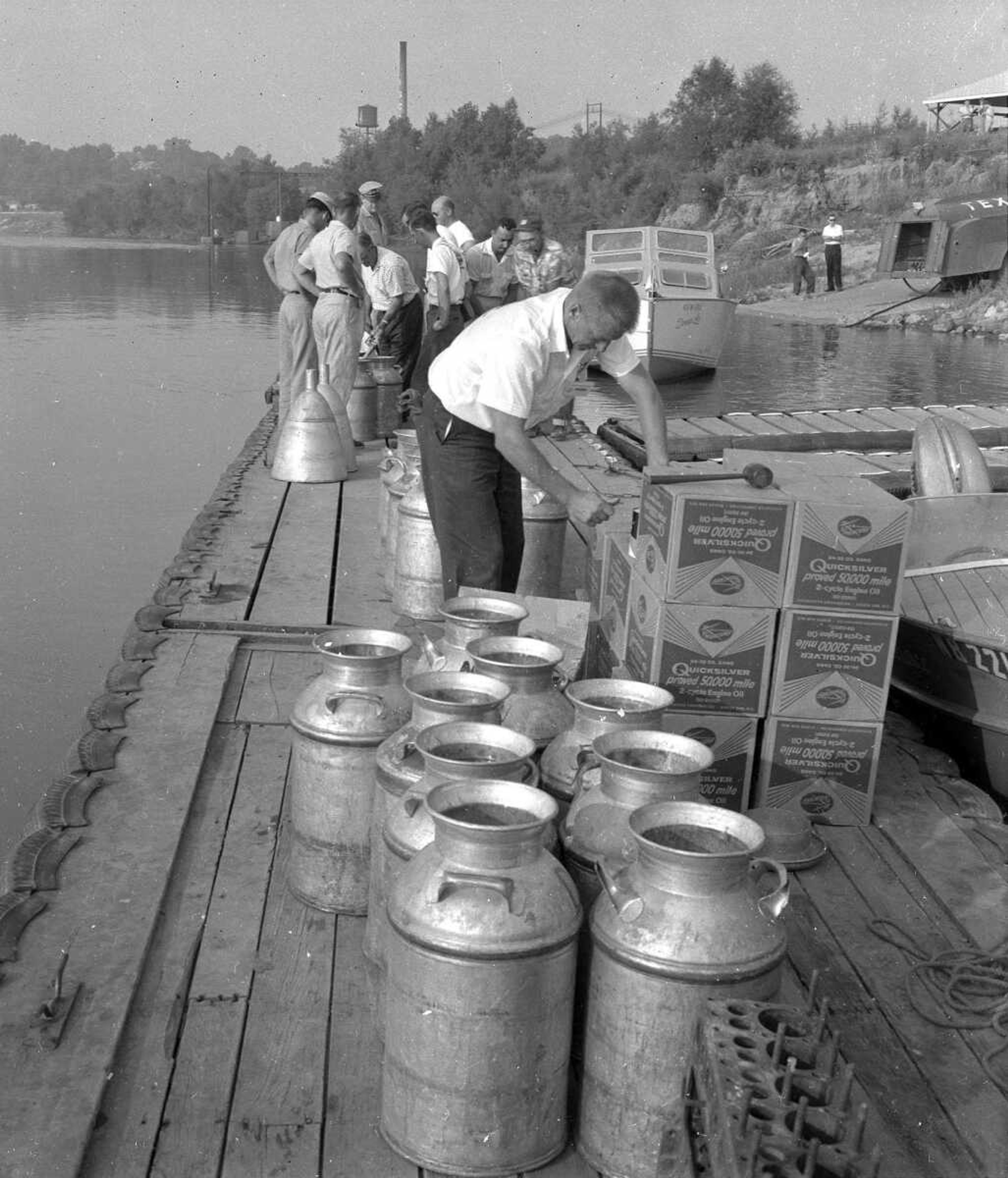 This may have been the "pit" area at Honkers Boat Dock during the fifth annual Mississippi River marathon boat race from St. Louis to New Orleans in 1960.