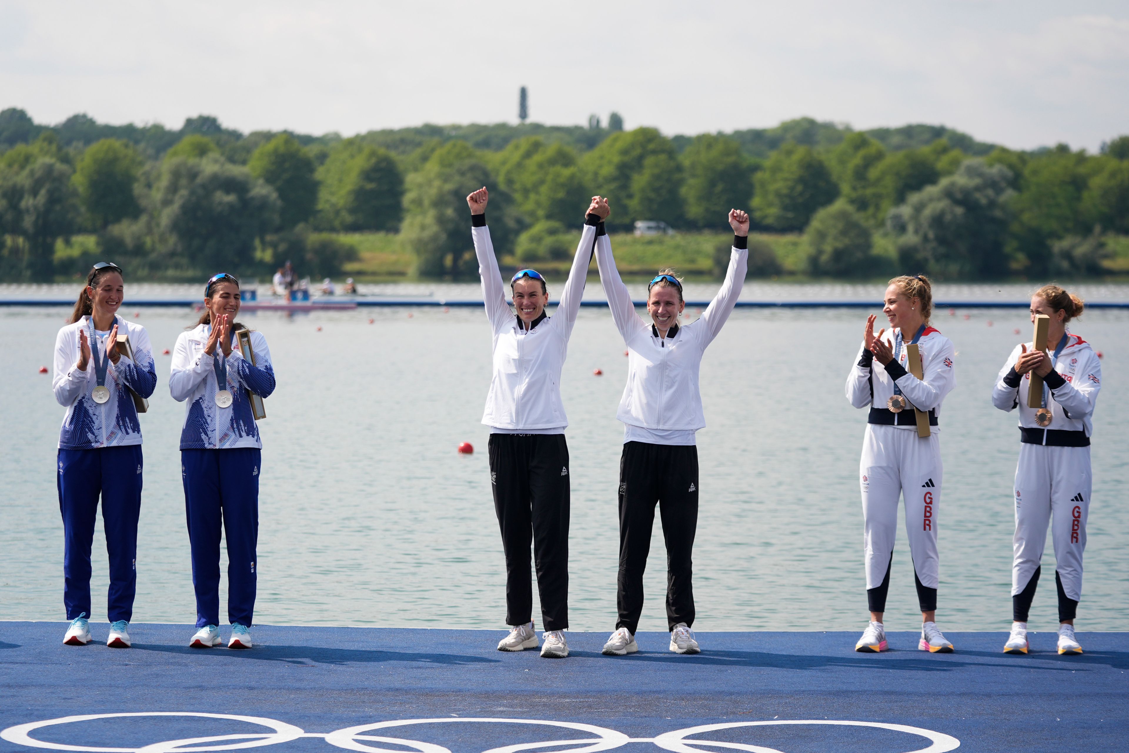 Silver medalists Romania's Simona Radis and Ancuta Bodnar, left, gold medalists New Zealand's Brooke Francis and Lucy Spoors, center, and bronze medalists Britain's Mathilda Hodgkins Byrne and Rebecca Wilde attend a medals ceremony for the women's double sculls final at the 2024 Summer Olympics, Thursday, Aug. 1, 2024, in Vaires-sur-Marne, France.(AP Photo/Lindsey Wasson)