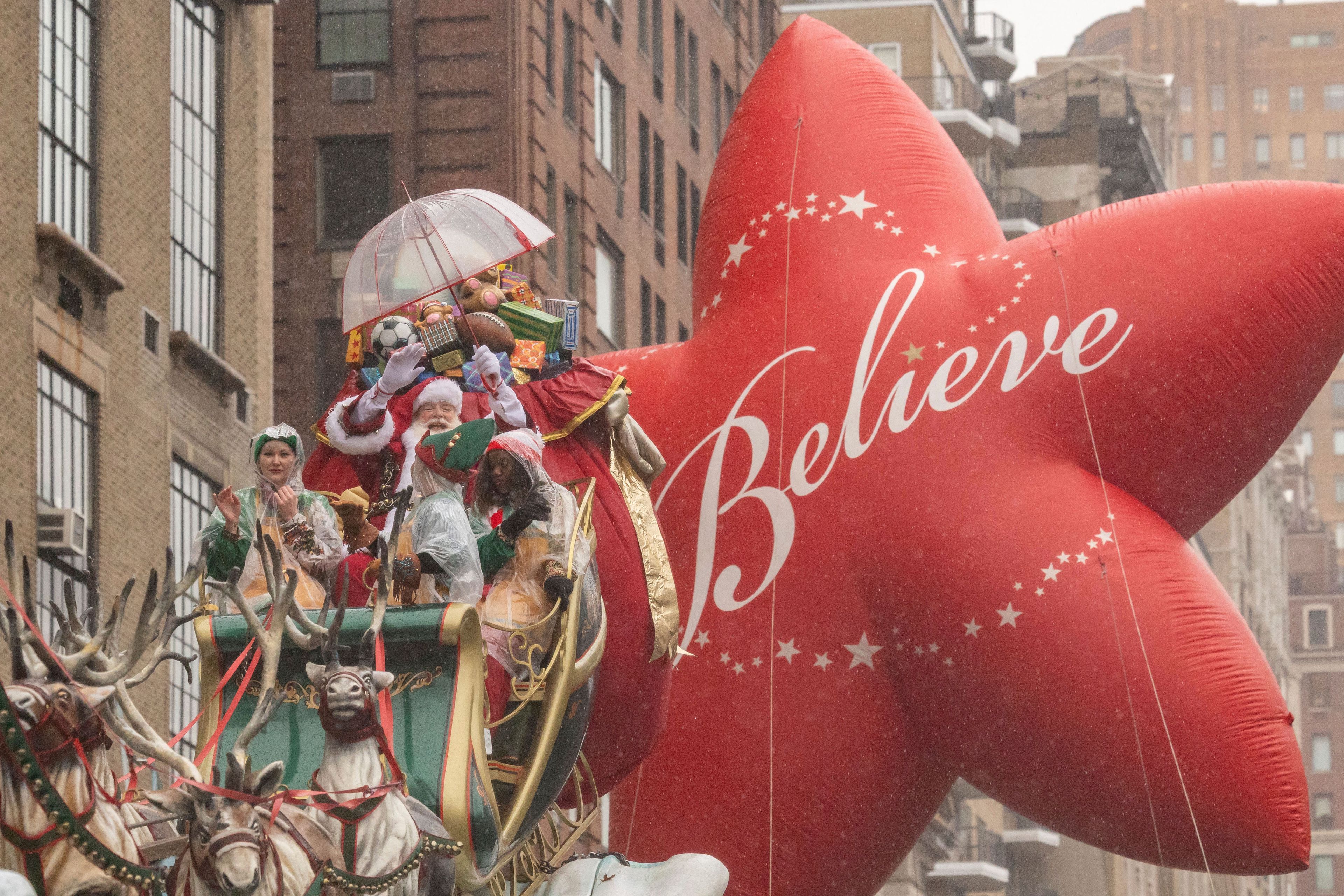 Santa Claus is seen along Central Park West during the Macy's Thanksgiving Day Parade, Thursday, Nov. 28, 2024, in New York. (AP Photo/Yuki Iwamura)