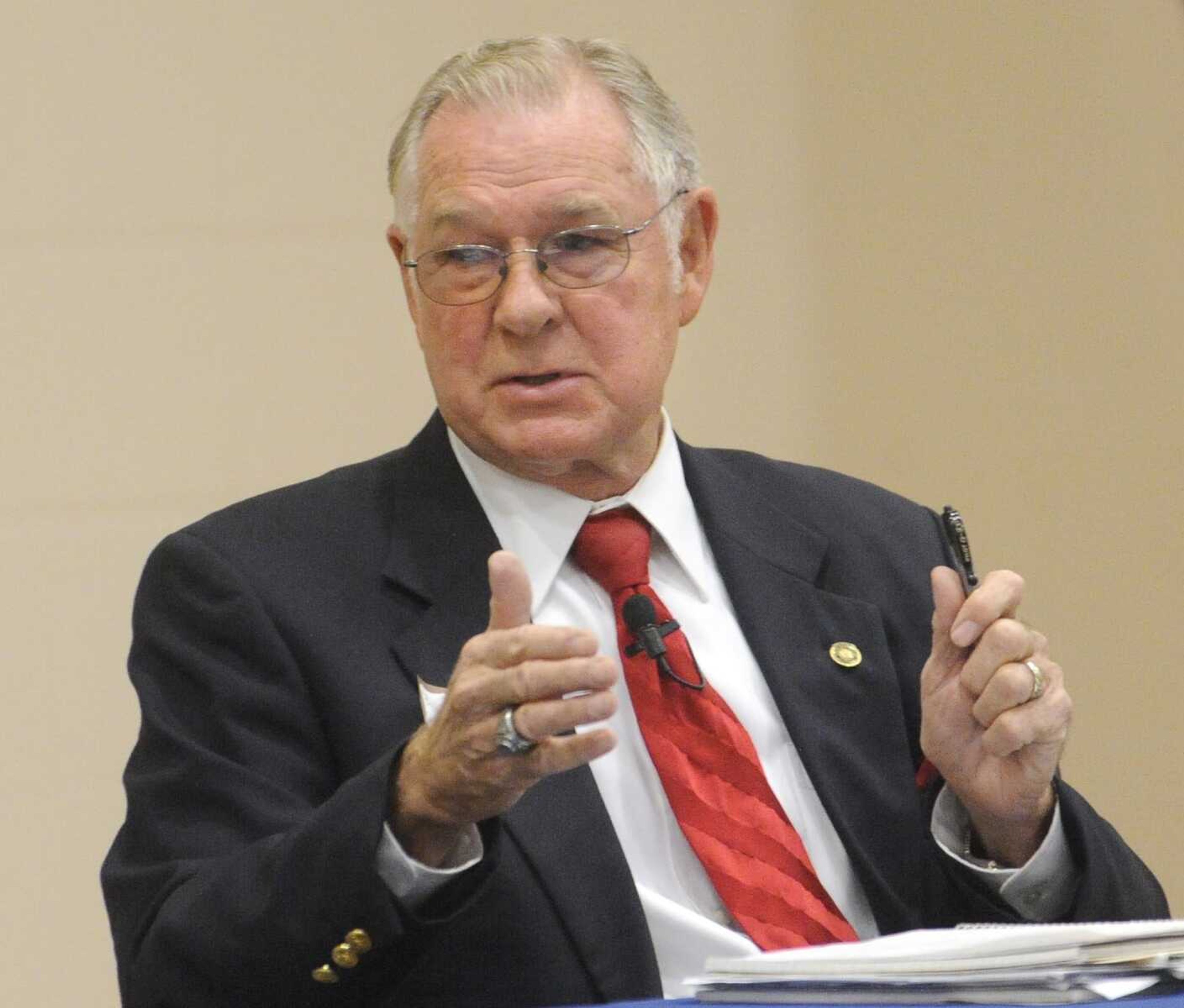 Billy Pat Wright speaks at the League of Women Voters forum Tuesday, Oct. 5, 2010. (Fred Lynch)