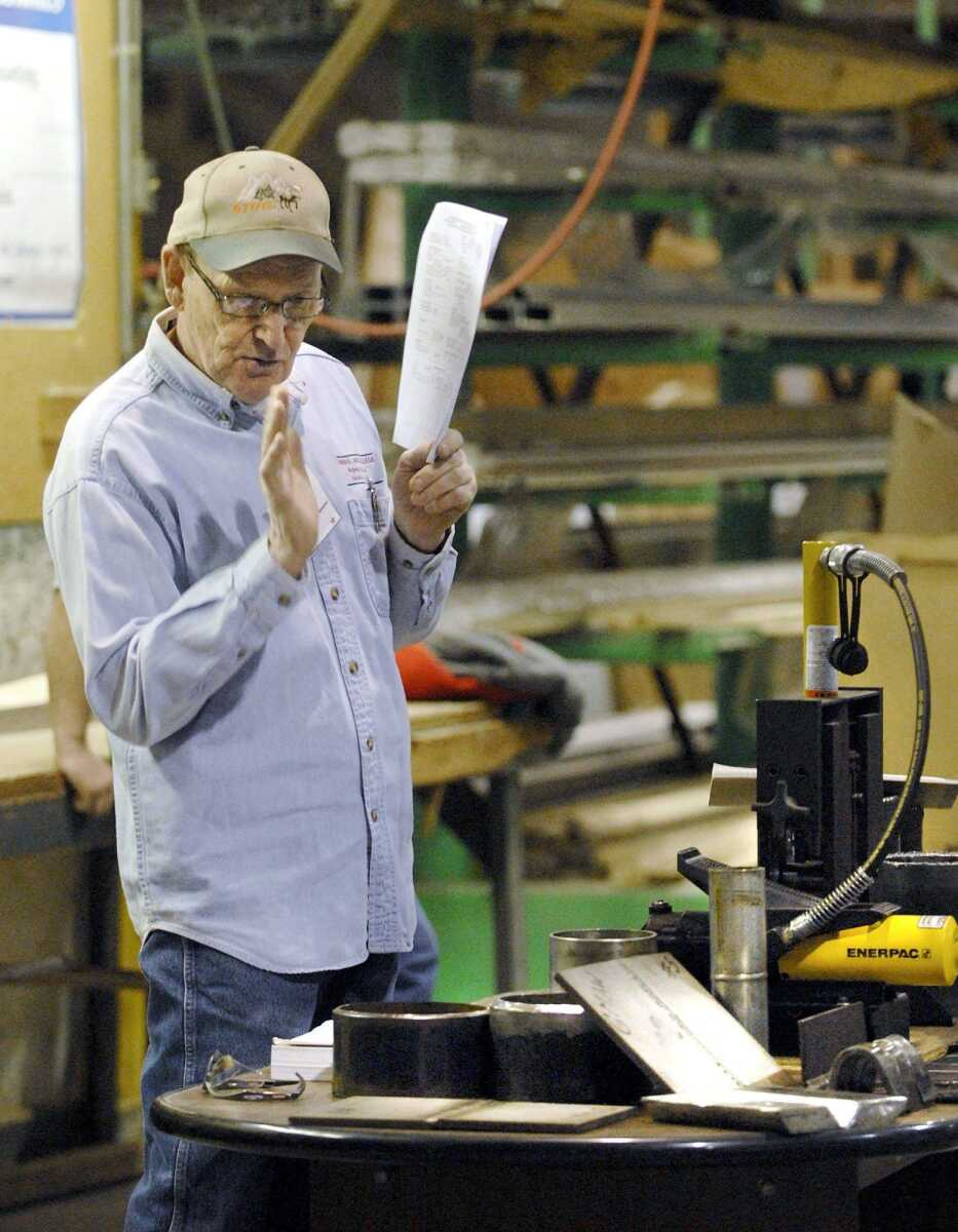 Everett Hinze presents a lecture, &#8220;Welding: Exceeding the Requirements,&#8221; Saturday during the Mid South Sign Association&#8217;s Great Ideas Conference at Canedy Sign &amp; Graphics in Cape Girardeau. (Laura Simon)