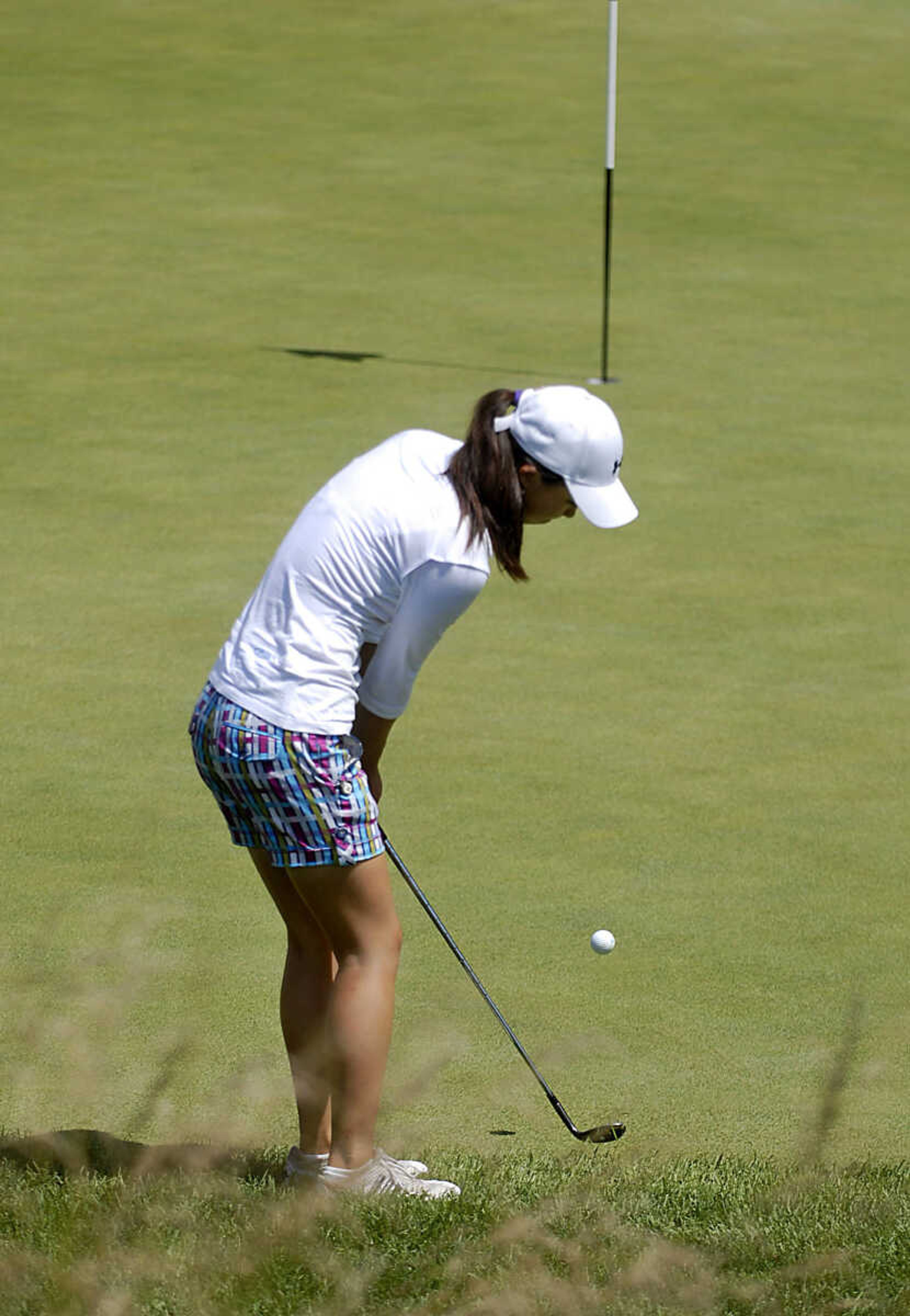 KIT DOYLE ~ kdoyle@semissourian.com
Nicole Zhang chips Friday, July 3, 2009, in the AJGA Rolex Tournament of Champions at Dalhousie Golf Club.