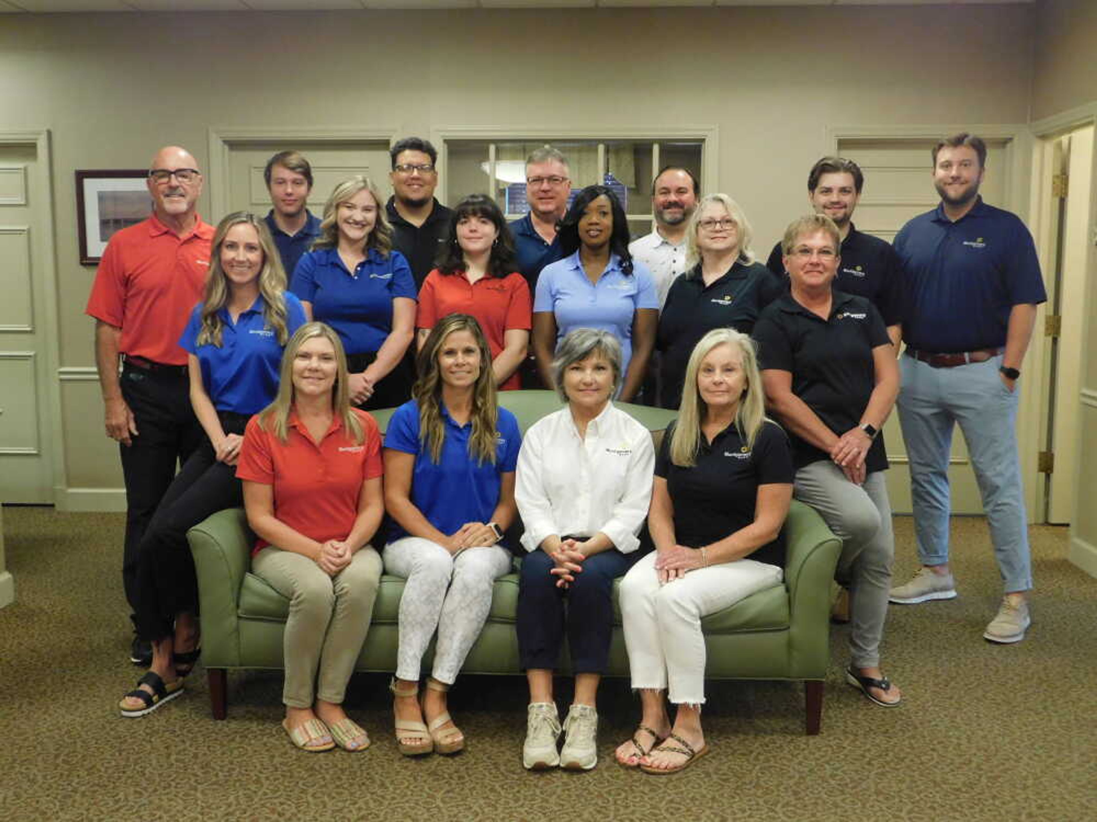 The team at Montgomery Bank in Cape Girardeau take a photo. 