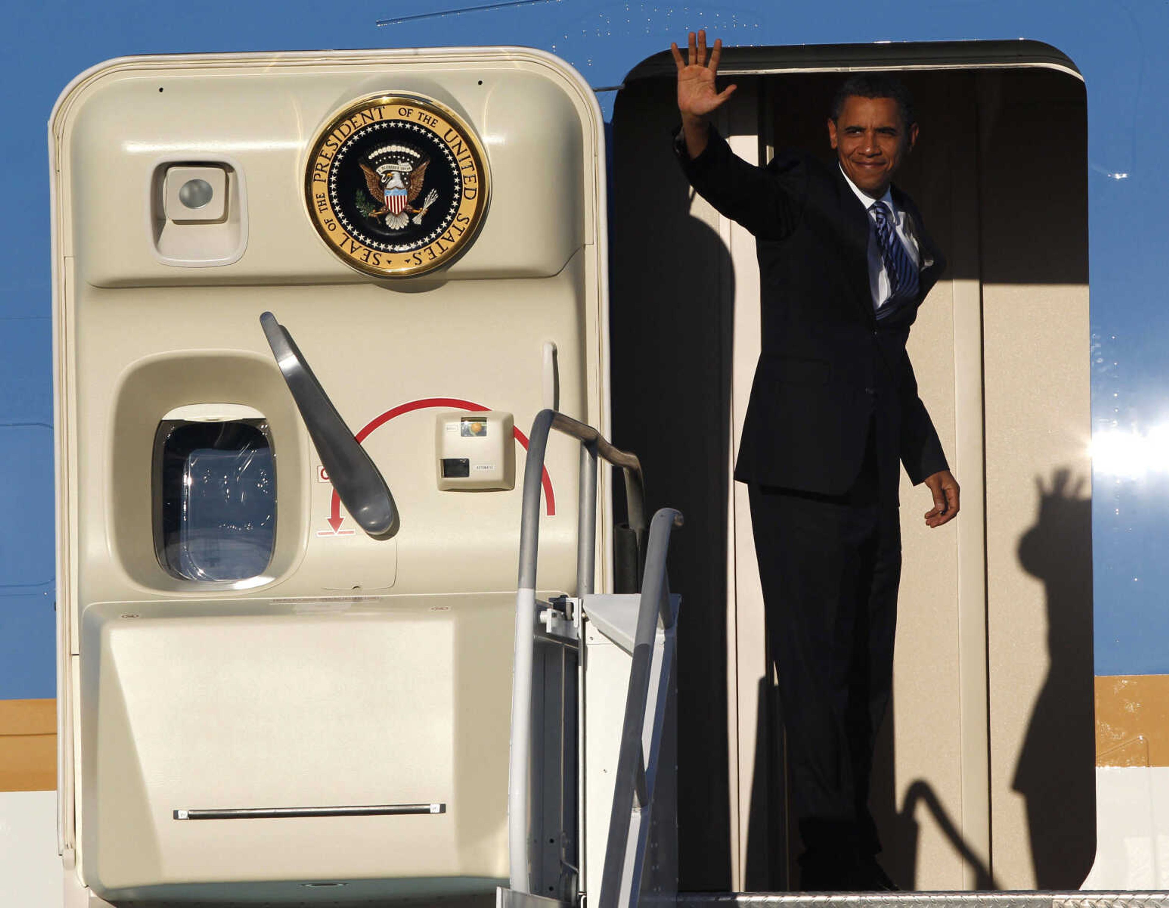 President Barack Obama waves as he boards Air Force One after having attended a fundraiser for Florida Democrats, Wednesday, Aug. 18, 2010, in Miami. (AP Photo/Wilfredo Lee)