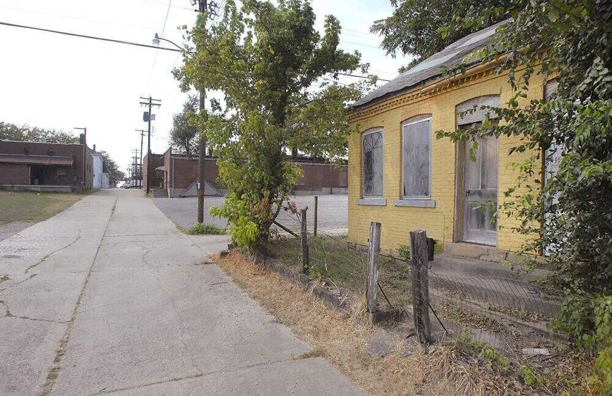 A vacant house is situated along Shinbone Alley in Cape Girardeau, between Sprigg and Frederick streets, south of Good Hope St. (Fred Lynch)