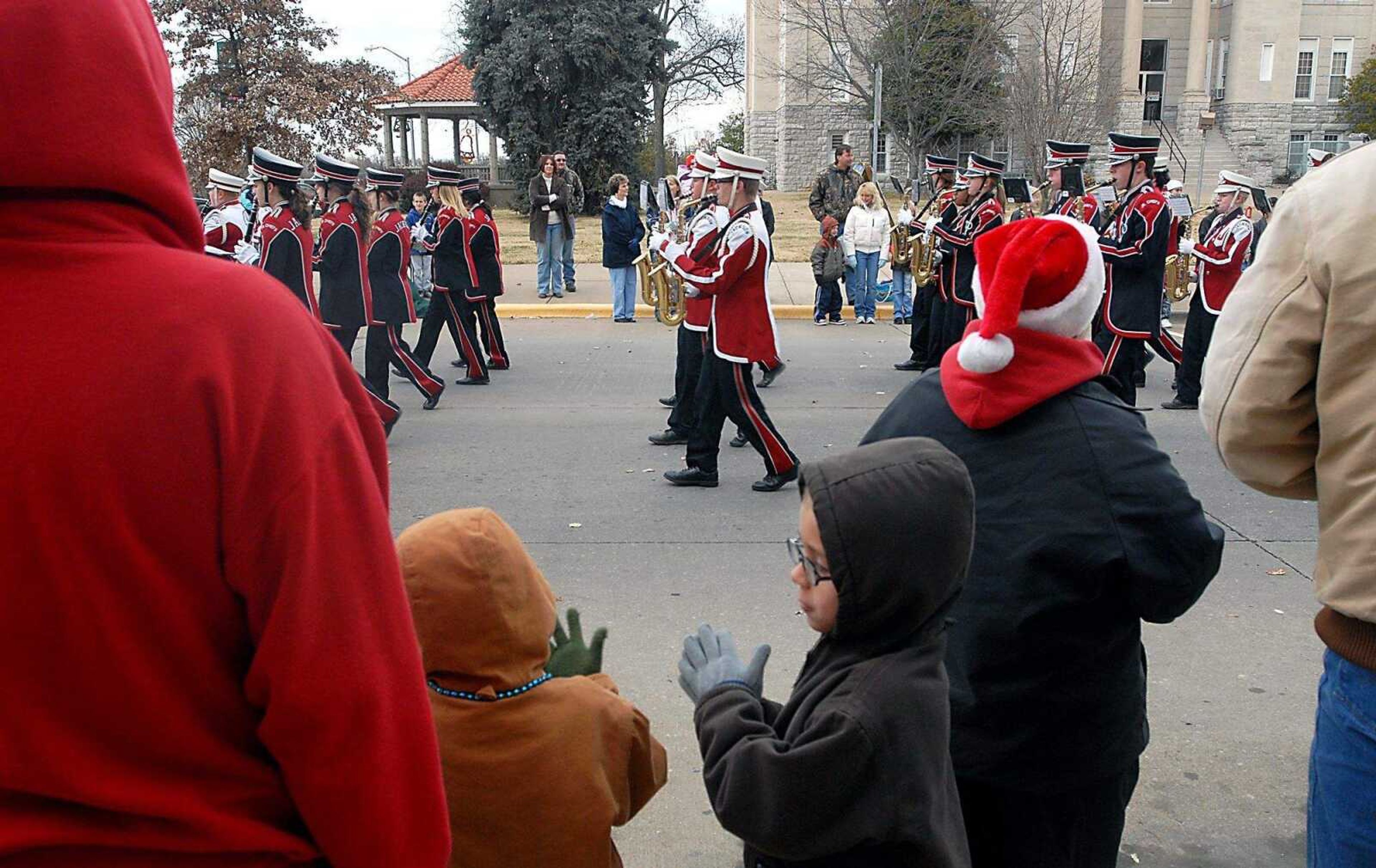 KIT DOYLE ~ kdoyle@semissourian.com
Parade-goers clap along with holiday tunes played by the Jackson High Marching Chiefs Saturday, December 6, 2008, along Main Street in Jackson.