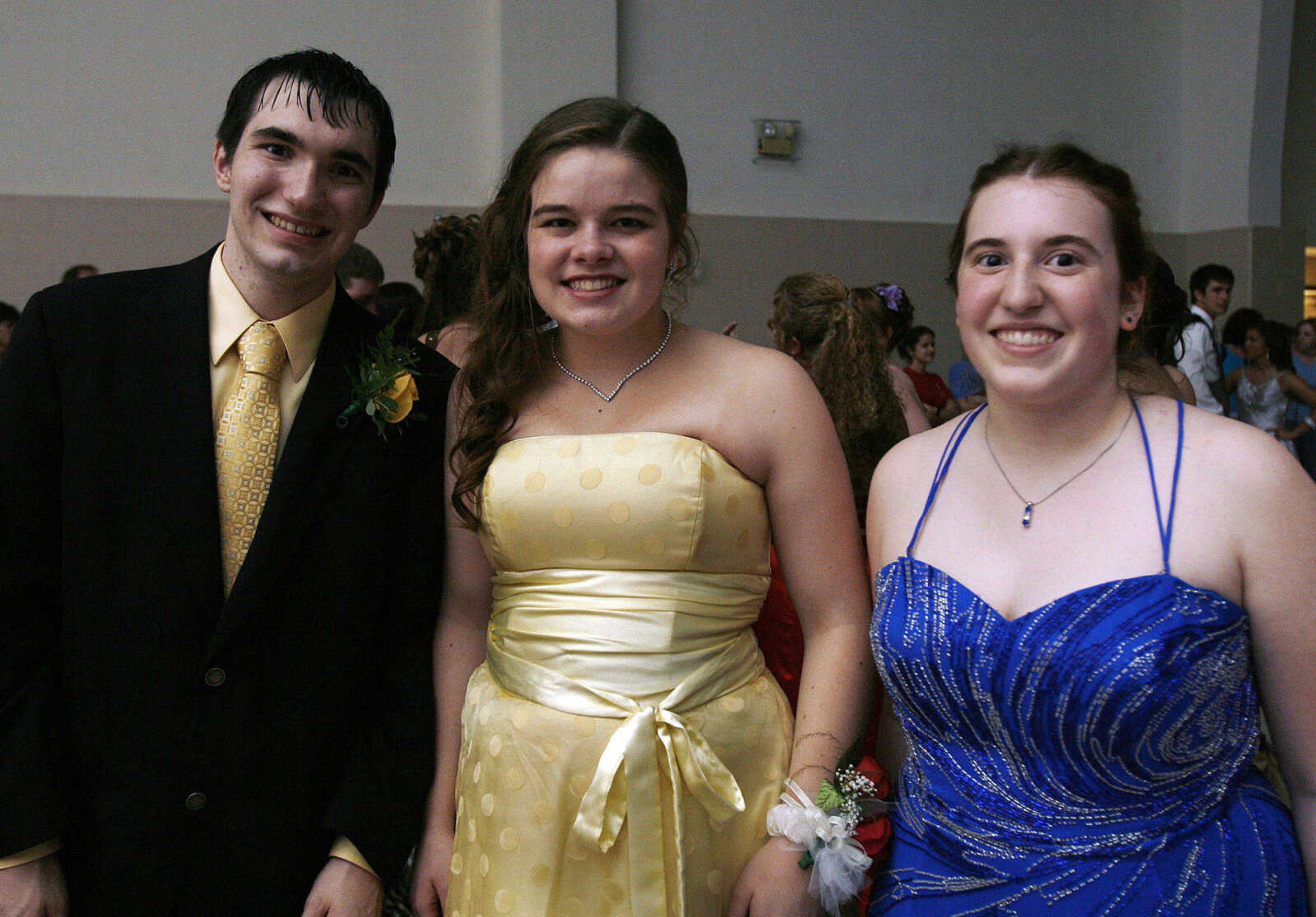 ELIZABETH DODD ~ edodd@semissourian.com
Photos from the 2009 Jackson High School Prom May 9 at the Osage Center.