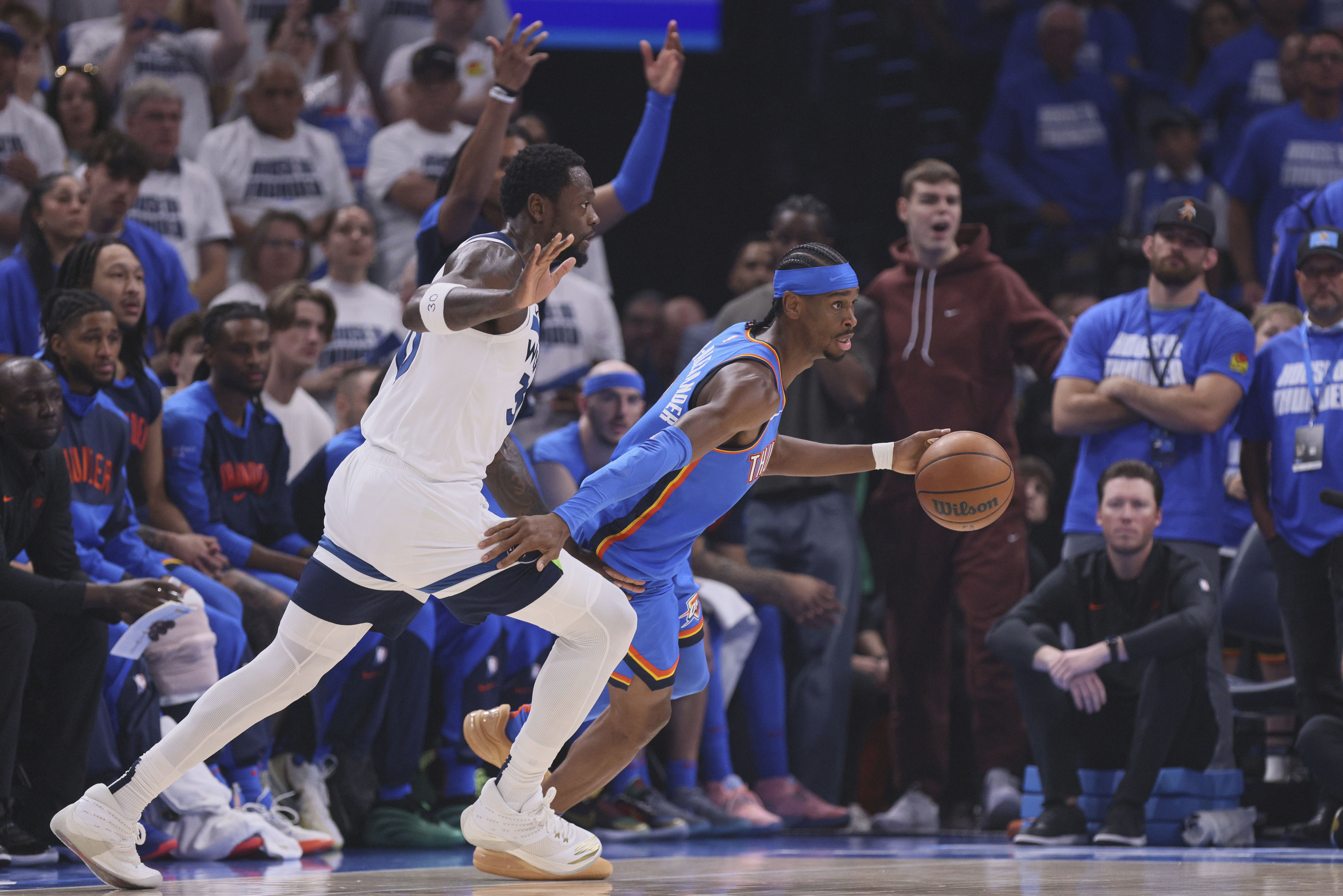Shai Gilgeous-Alexander scores 34 as Thunder top