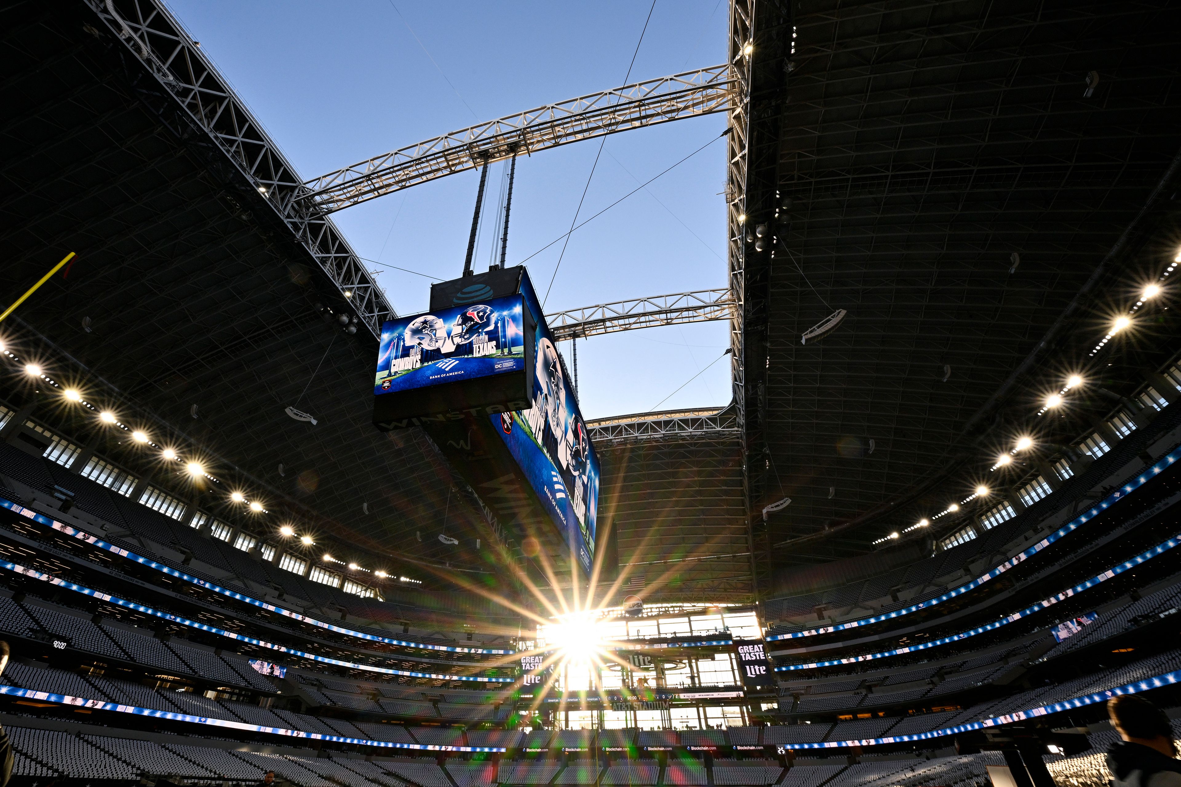 Debris falls from roof at home of Cowboys before game against Texans; no injuries reported