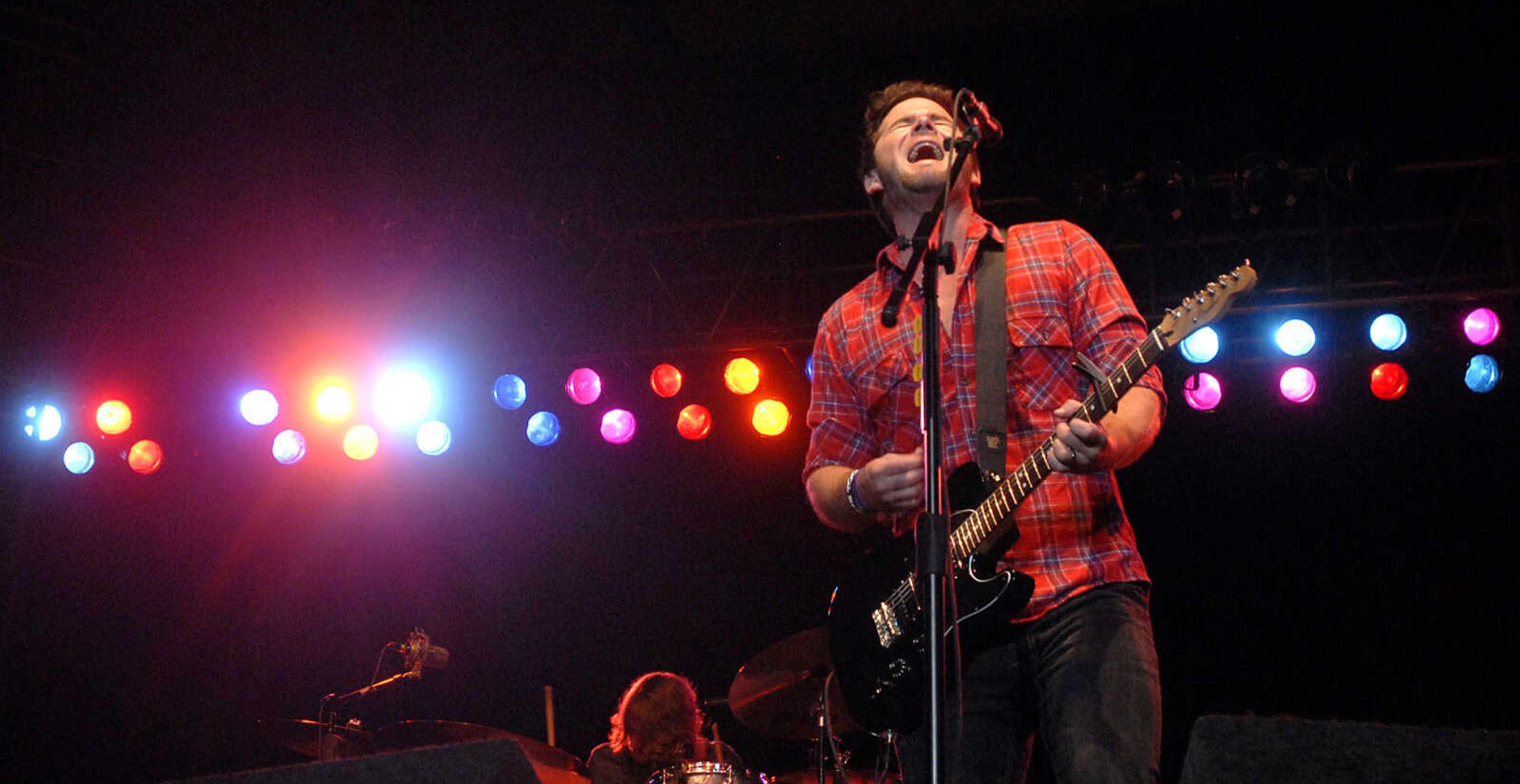 LAURA SIMON ~ lsimon@semissourian.com
Country music singer and Kennett, Mo. native David Nail performs in the grandstand Saturday, September 17, 2011 during the final day of the SEMO District Fair at Arena Park in Cape Girardeau.