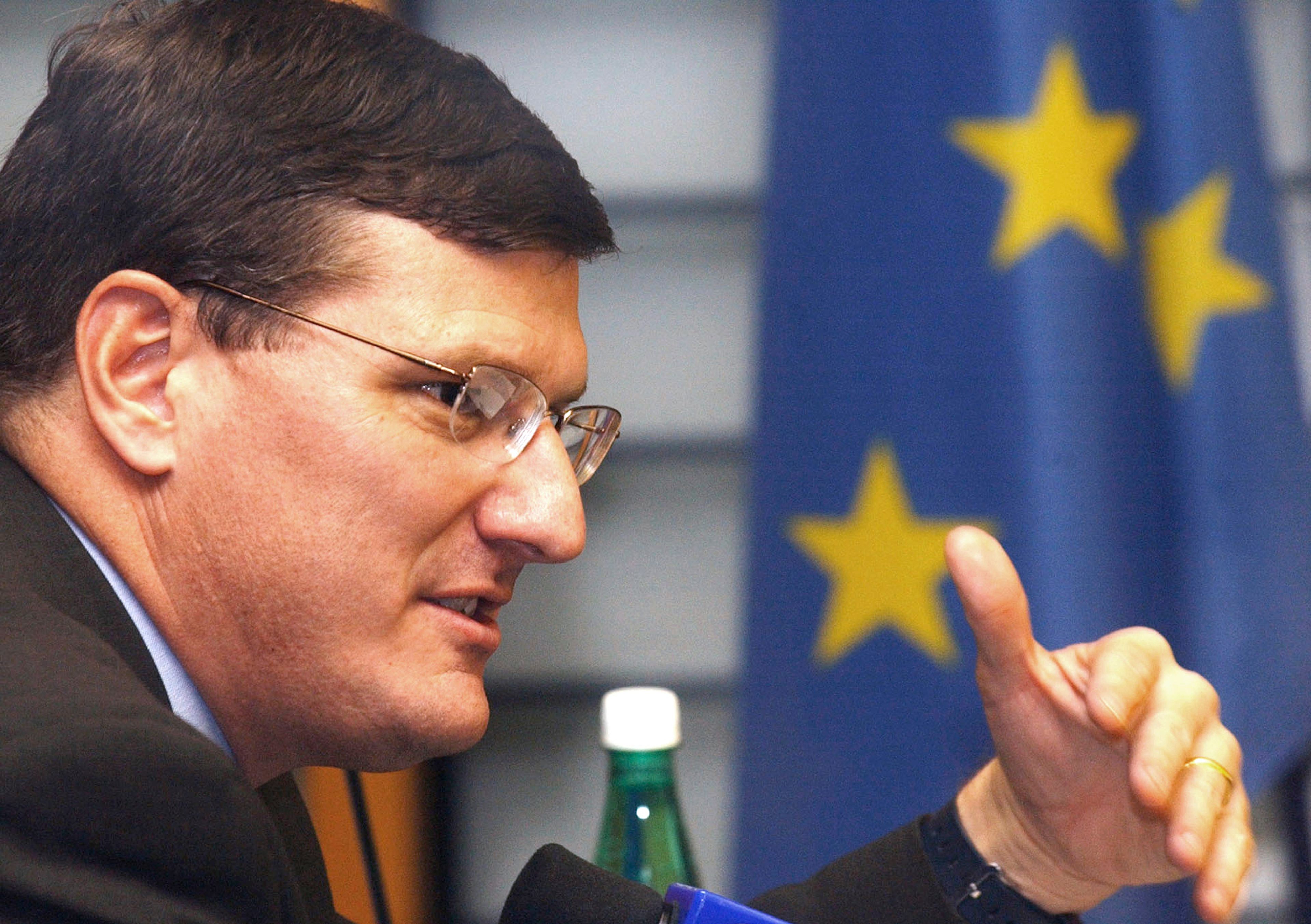 FILE - Scott Ritter, former chief weapons inspectors for the United Nations Commission in Iraq, takes part in a debate at the European Parliament in Strasbourg eastern France, Wednesday Nov. 20, 2002. (AP Photo/Christian Lutz, File)