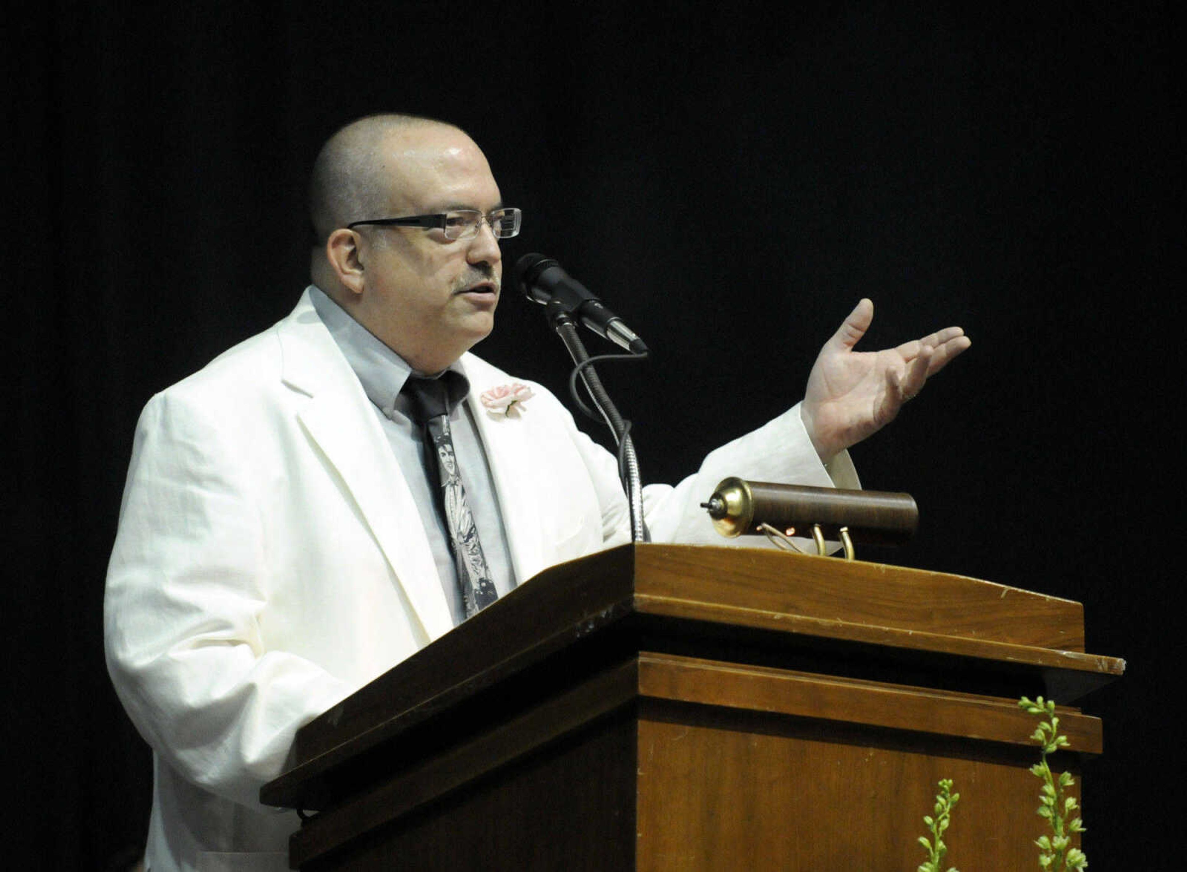 KRISTIN EBERTS ~ keberts@semissourian.com

Ken Markin gives the commencement speech during Jackson High School's commencement ceremony at the Show Me Center in Cape Girardeau, Mo., on Thursday, May 20, 2010.