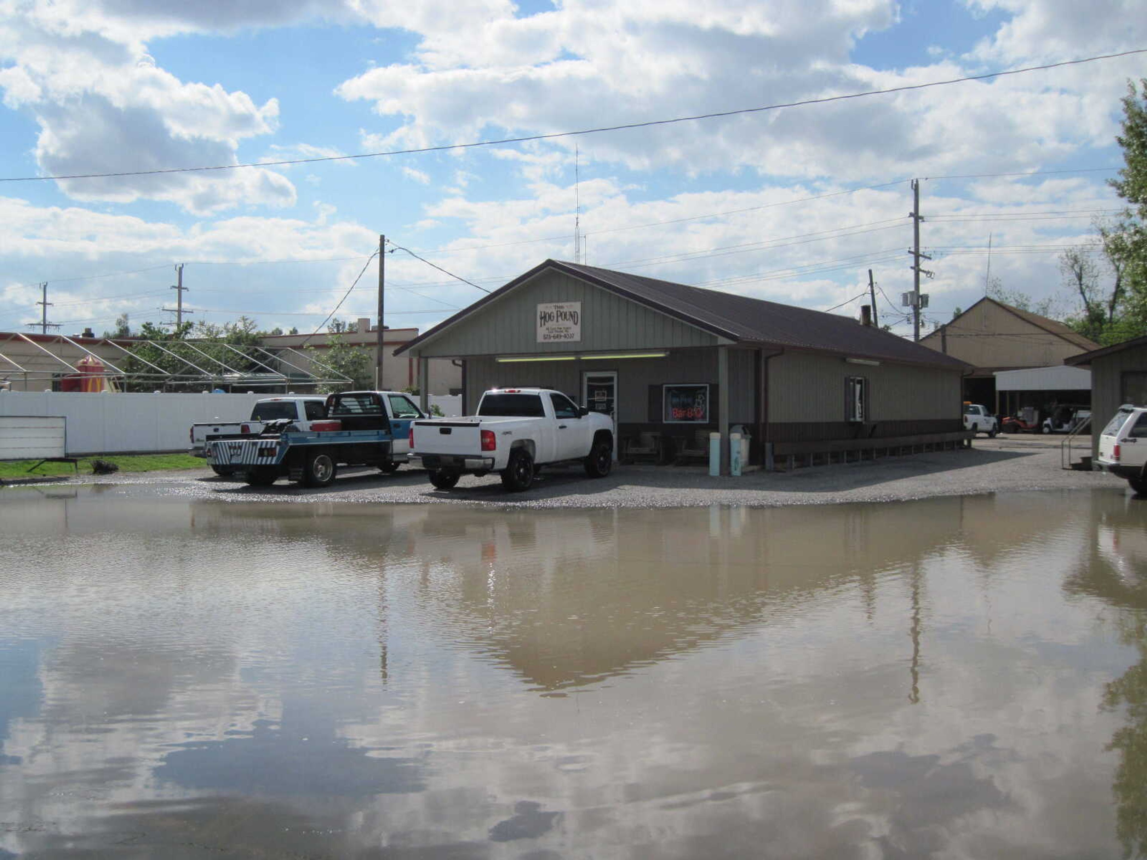 M.D. Kittle ~ mkittle@semissourian.com

The Hog Pound is surrounded by water in East Prairie on Tuesday, May 3, 2011.