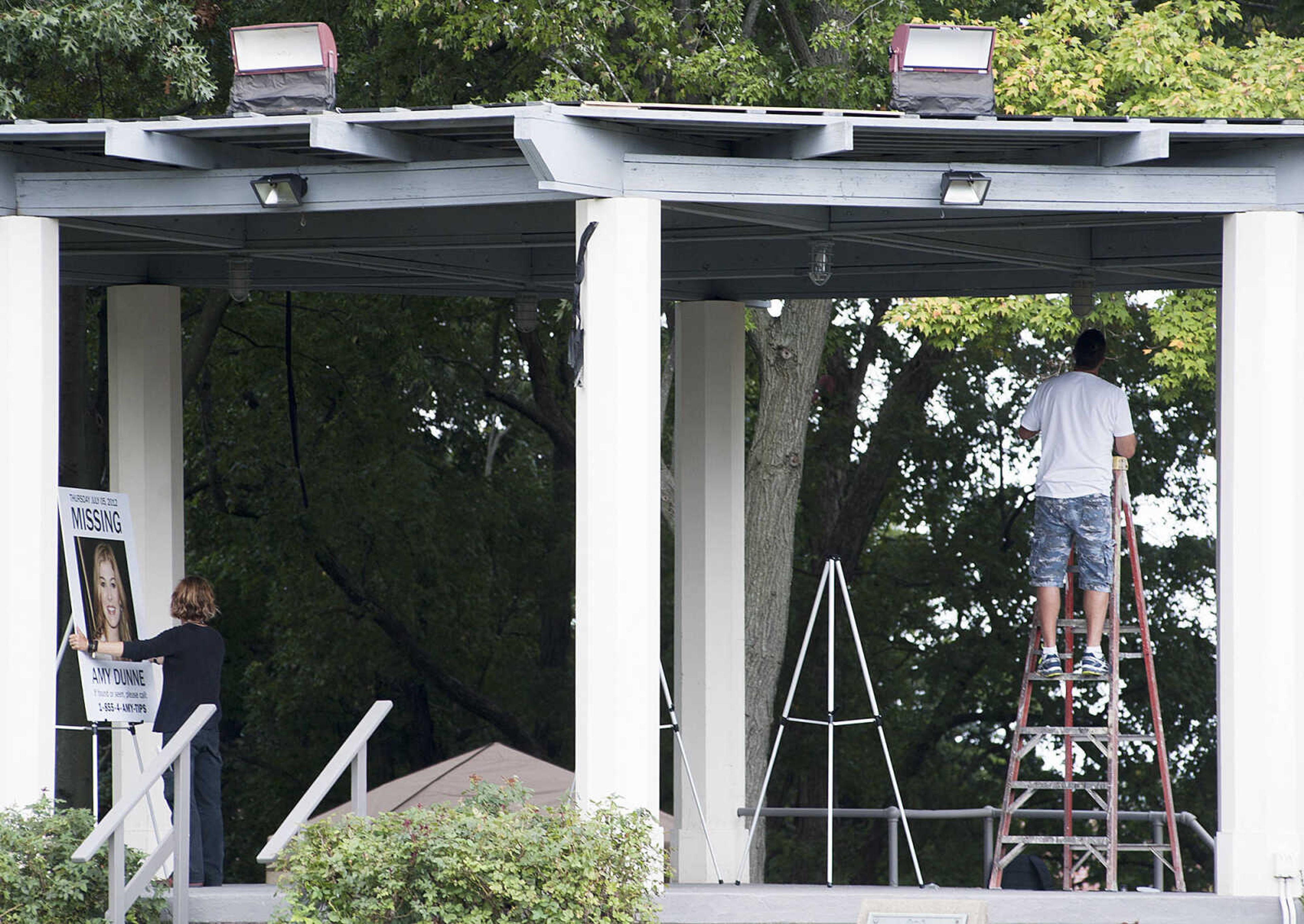 ADAM VOGLER ~ avogler@semissourian.com
Crew members for the 20th Century Fox feature film "Gone Girl," prepare the gazebo of the Common Pleas Courthouse prior to filming Thursday, Oct. 3, in downtown Cape Girardeau.