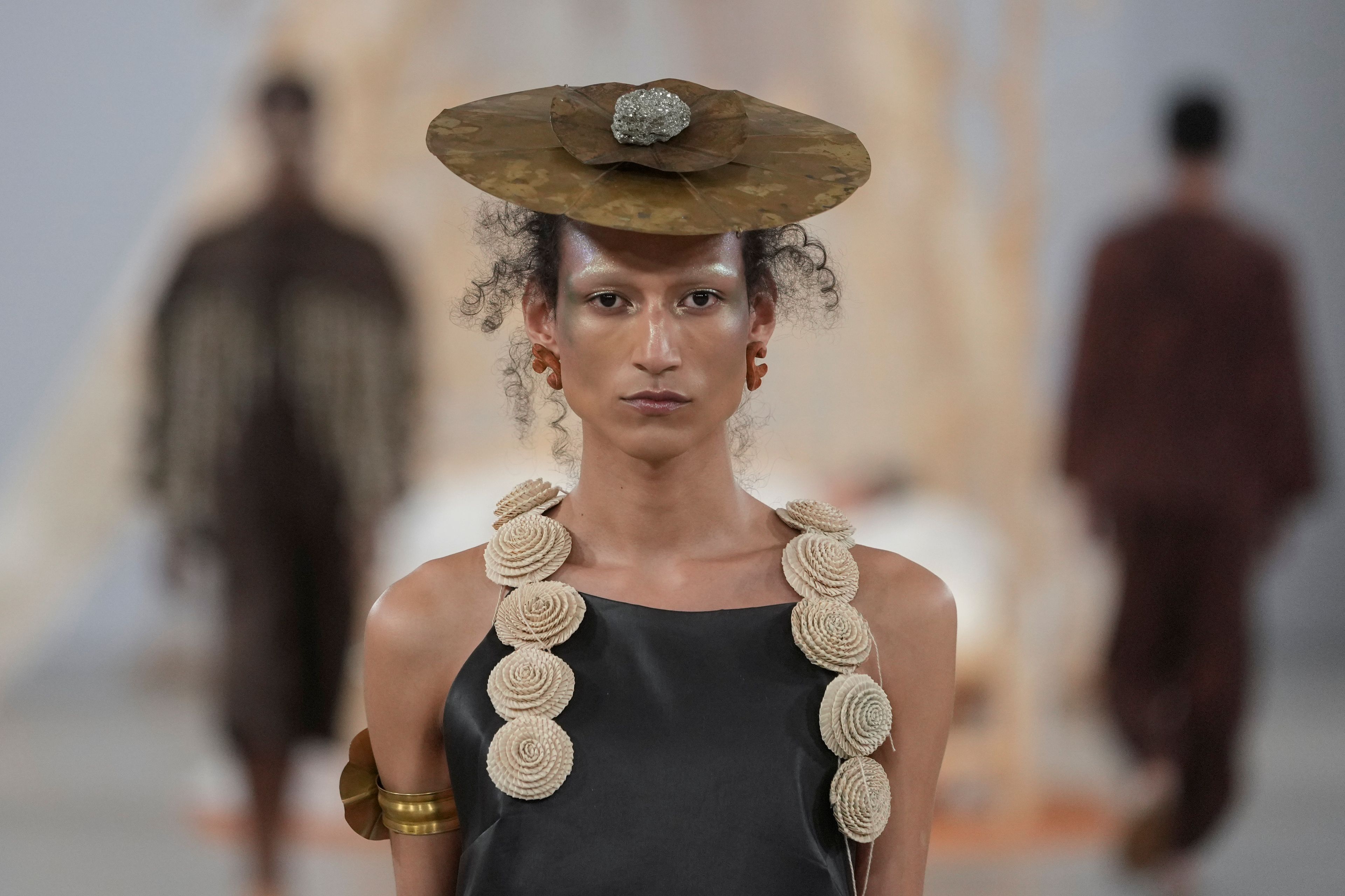 A model wears a creation from the Foz collection during Sao Paulo Fashion Week in Sao Paulo, Wednesday, Oct. 16, 2024. (AP Photo/Andre Penner)