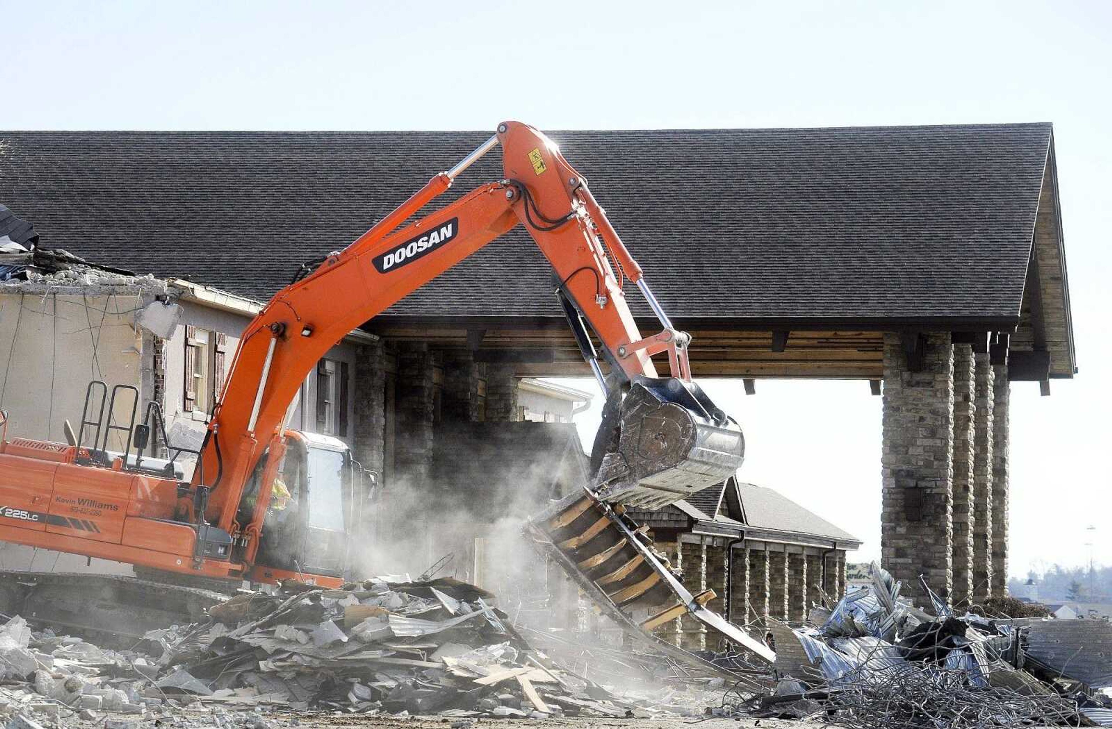 Demolition of Drury Lodge begins Monday, Jan. 11, 2016, in Cape Girardeau. The longstanding hotel will be the future site of the new conference center and hotel, a partnership between the City of Cape Girardeau and Drury Southwest Inc. (Laura Simon)