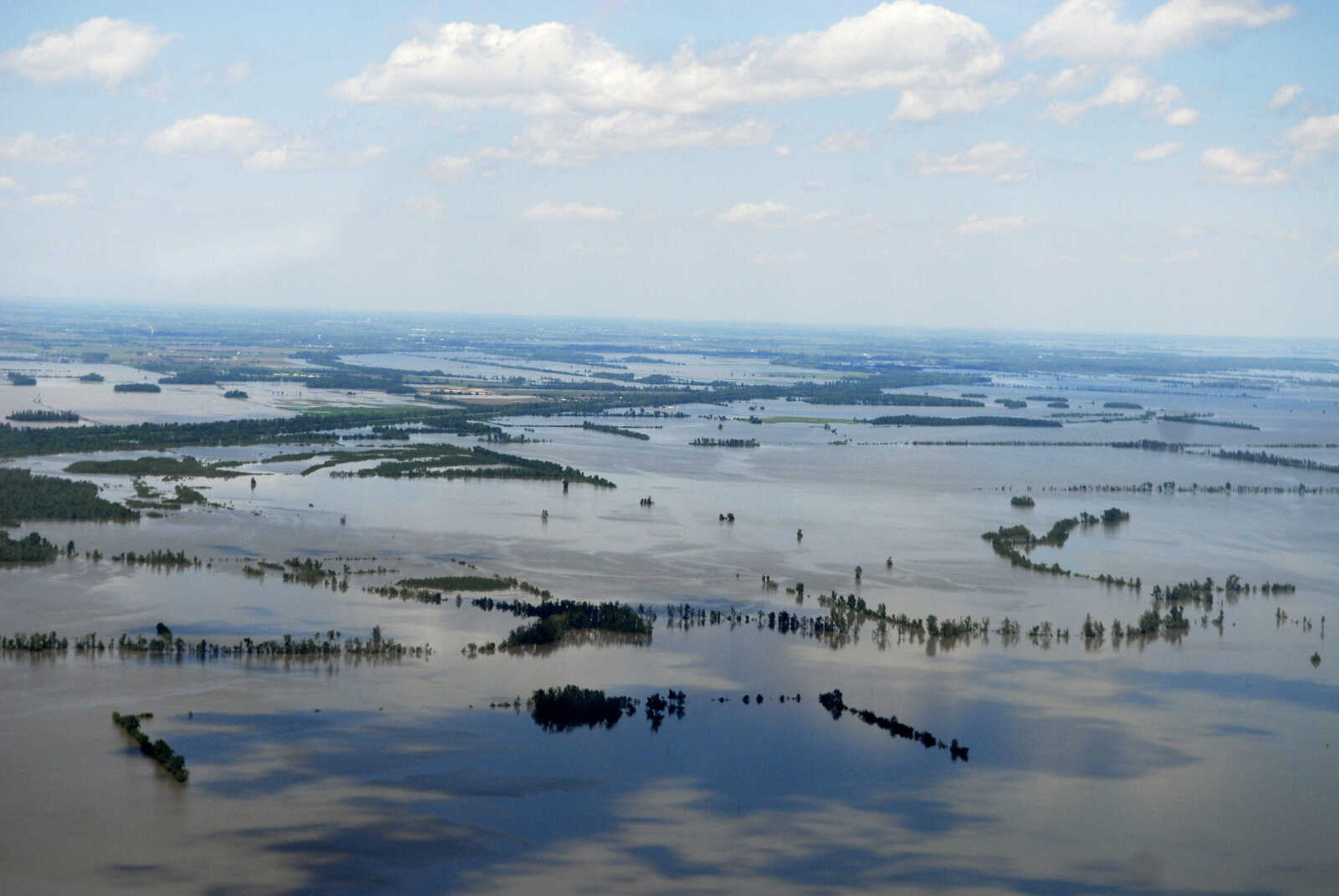 KRISTIN EBERTS ~ keberts@semissourian.com

Flooded farmland in the Birds Point-New Madrid floodway on Tuesday, May 3, 2011.