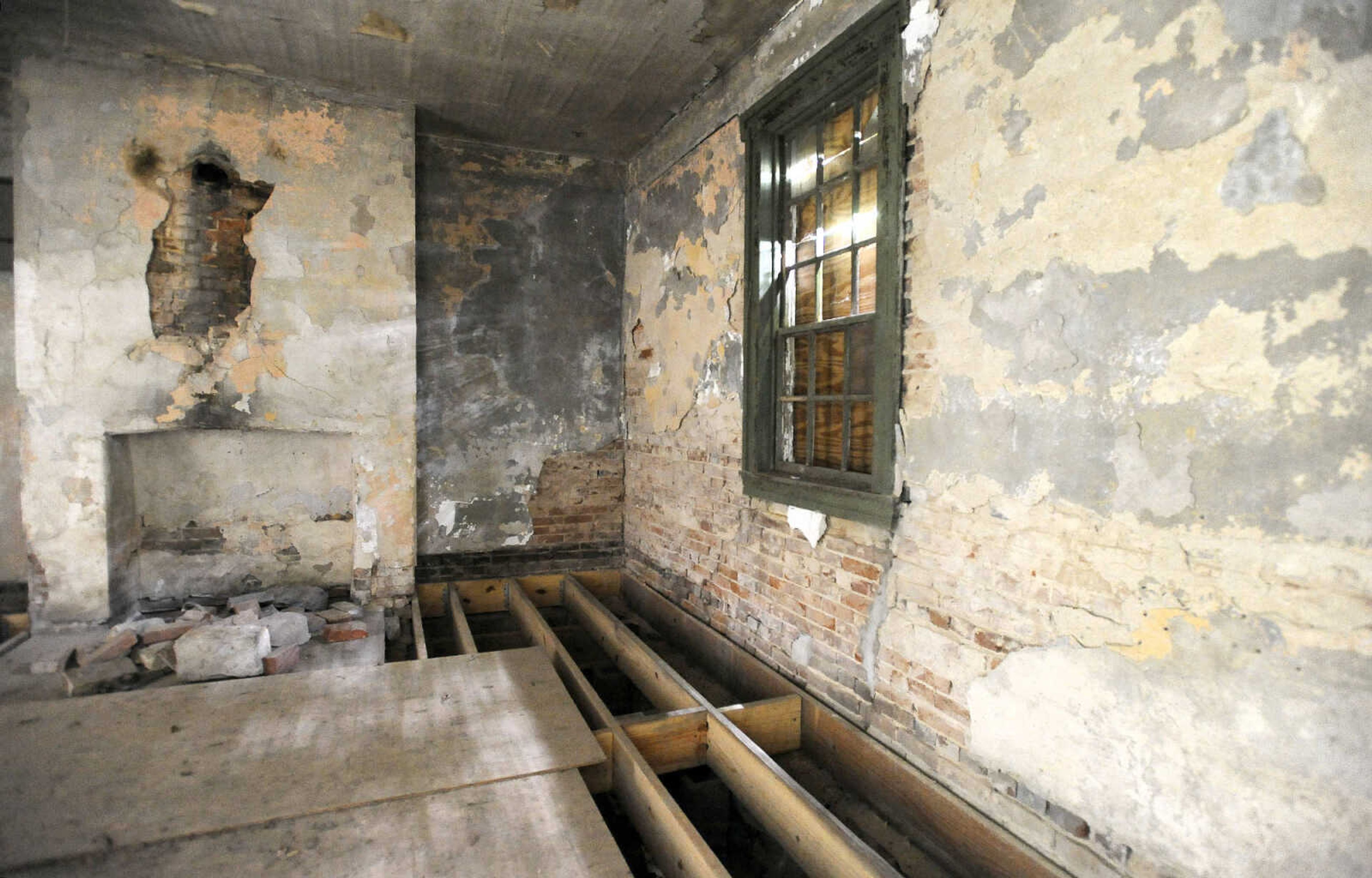 LAURA SIMON ~ lsimon@semissourian.com

A room on the west end of the historic Reynolds House is seen on Monday afternoon, May 2, 2016. The Cape Girardeau house, which stands at 623 N. Main Street, was built in 1857.