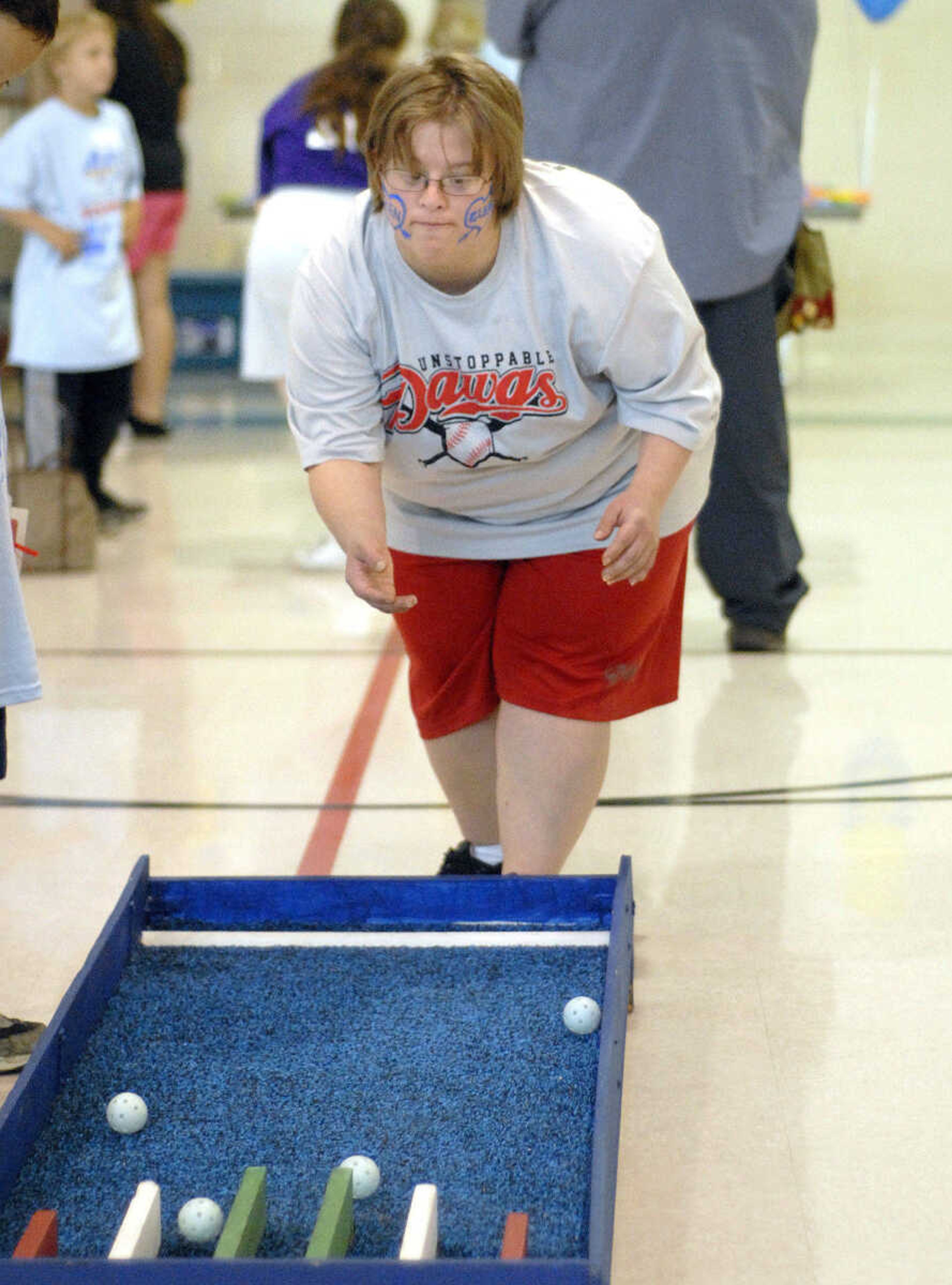 LAURA SIMON ~ lsimon@semissourian.com
Kim Mercier of Mexico, Mo. takes a turn at the ping pong toss at Victory Village inside the the Osage Centre Saturday, August 13, 2011 in Cape Girardeau.