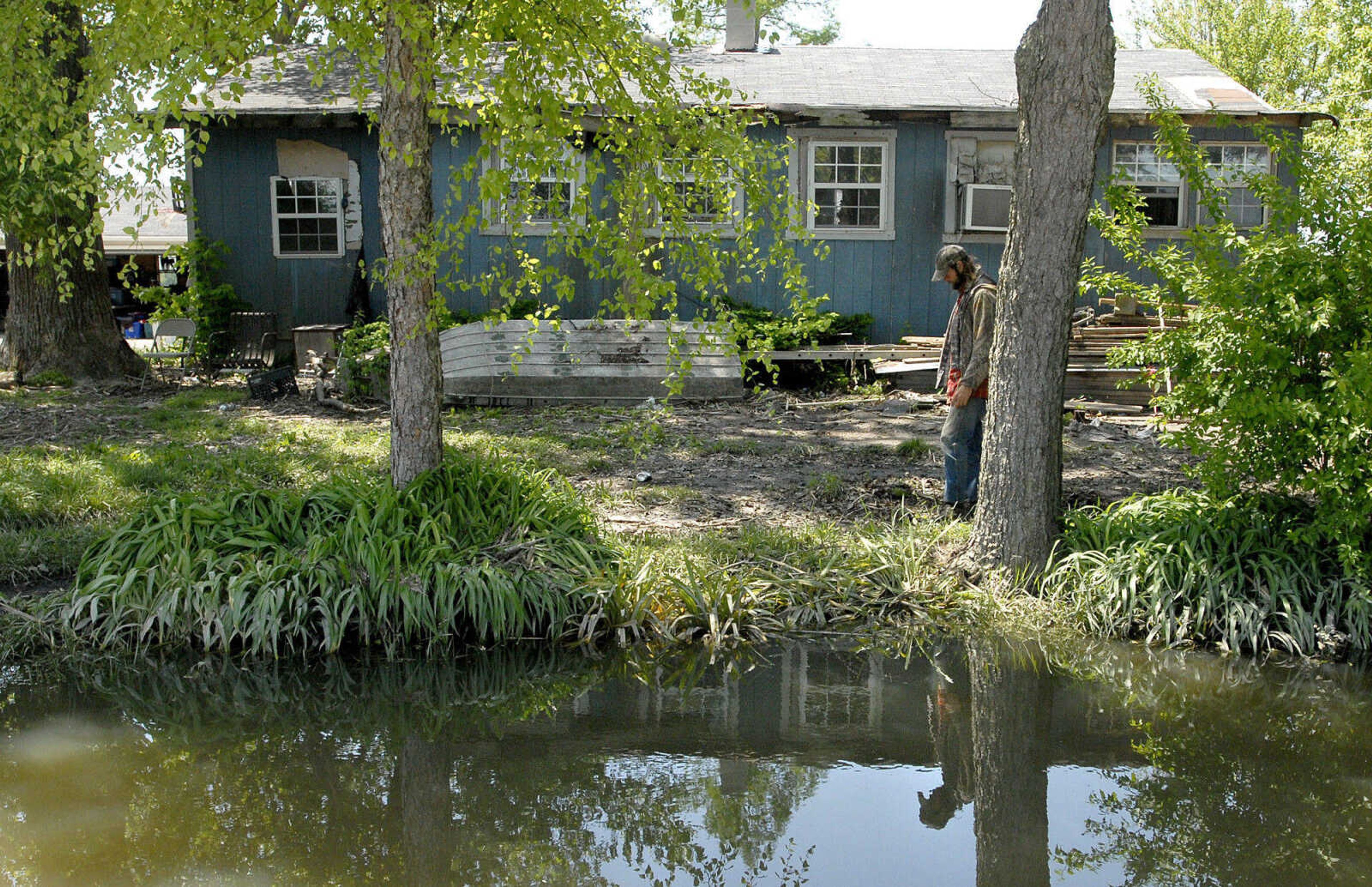 LAURA SIMON~lsimon@semissourian.com
Floodwaters in Olive Branch, Ill. have receded leaving behind debris such as corn husks from nearby farmland.