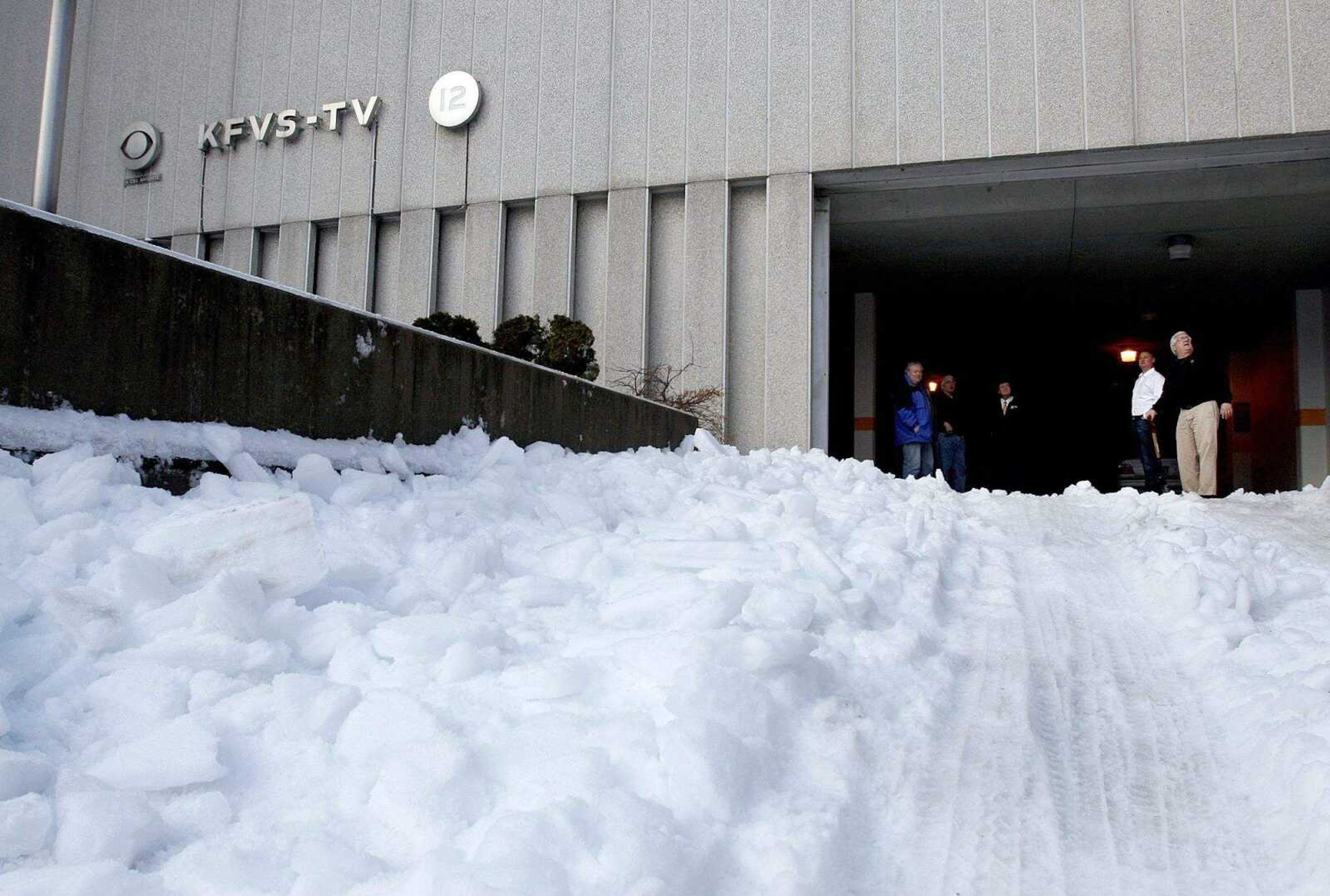 ELIZABETH DODD ~ edodd@semissourian.com
Employees from KFVS 12 came out to observe the ice that had fallen off the New Orleans restaurant building Friday on Broadway Avenue.