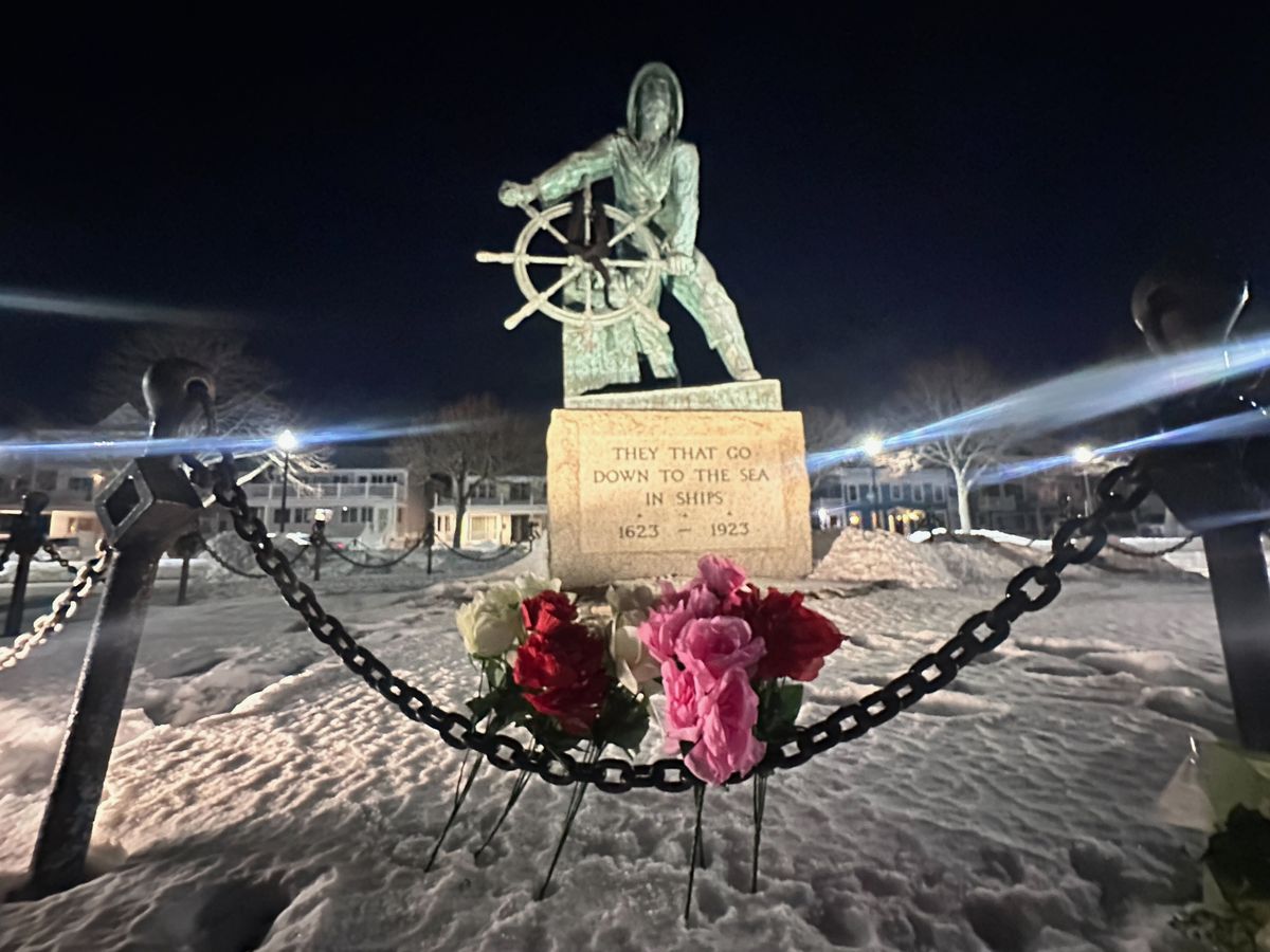 Commercial fishing vessel was carrying 7 people when it sank...