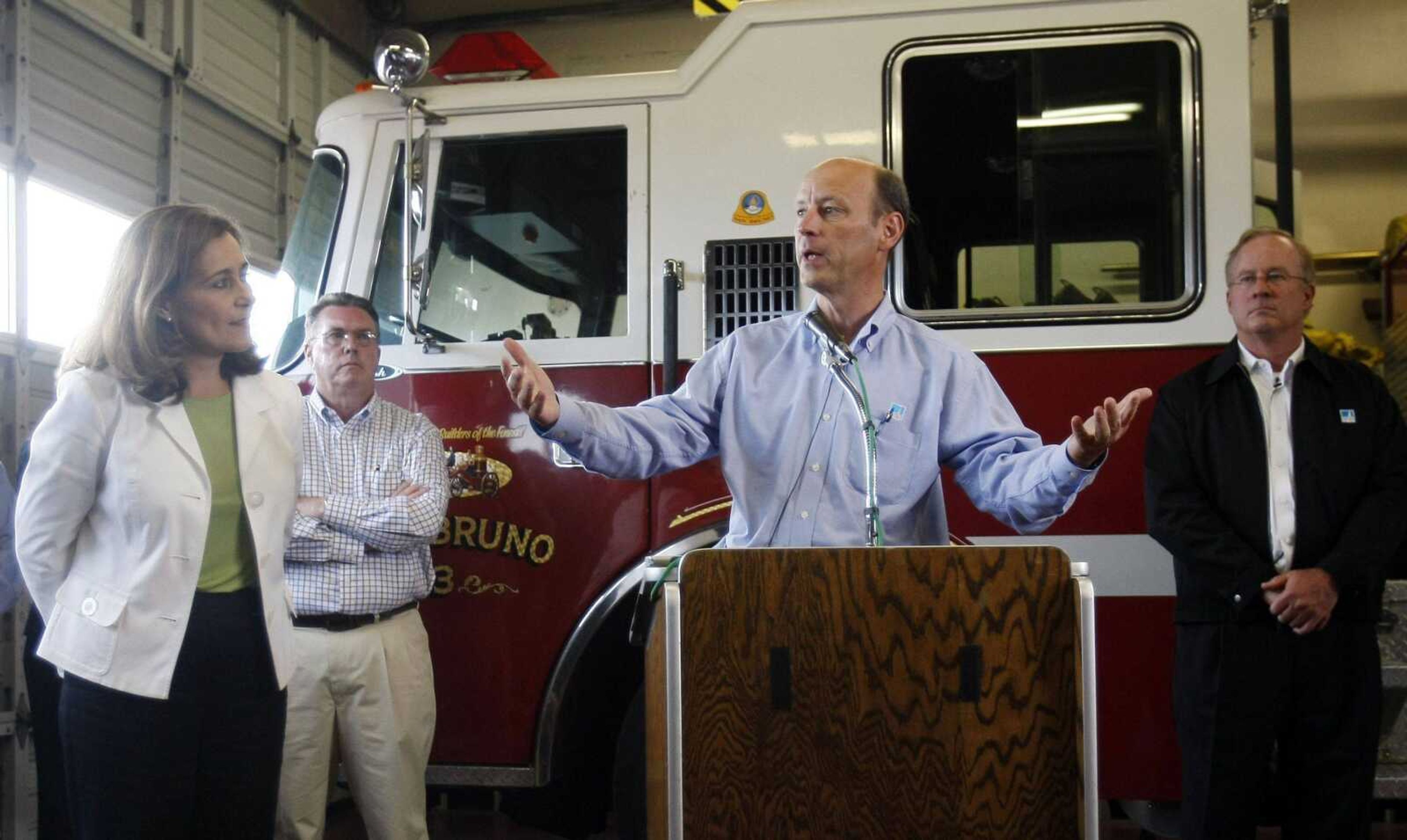 Pacific Gas and Electric President Chris Johns, center, addresses questions during a news conference in response to a gas pipeline explosion in San Bruno, Calif., Monday, Sept. 13, 2010. Pacific Gas and Electric Vice President for Energy Delivery Geisha Williams, left, San Bruno Mayor Jim Ruane, second from left, and PG &amp; E Chairman Peter Darbee, right, are also pictured. (AP Photo/Marcio Jose Sanchez)