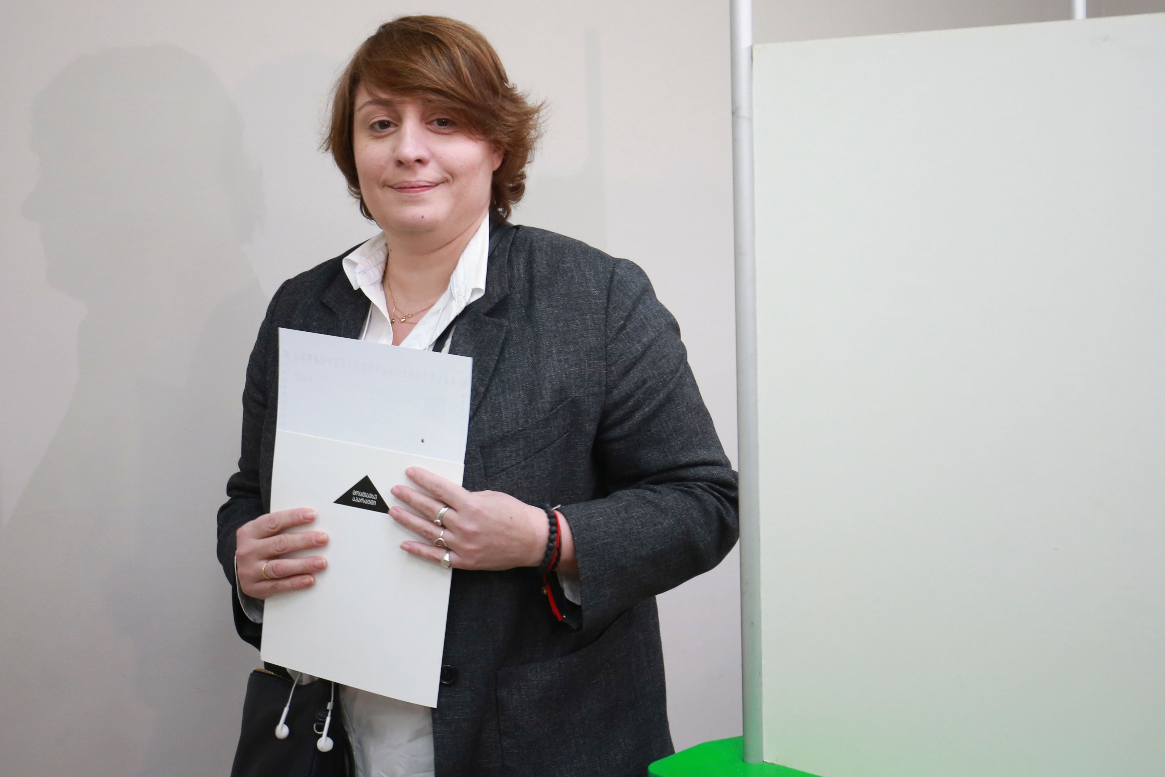 Elene Khoshtaria, a leader of the Coalition for Changes, holds a ballot at a polling station during the parliamentary election in Tbilisi, Georgia, Saturday, Oct. 26, 2024. (AP Photo/Zurab Tsertsvadze)