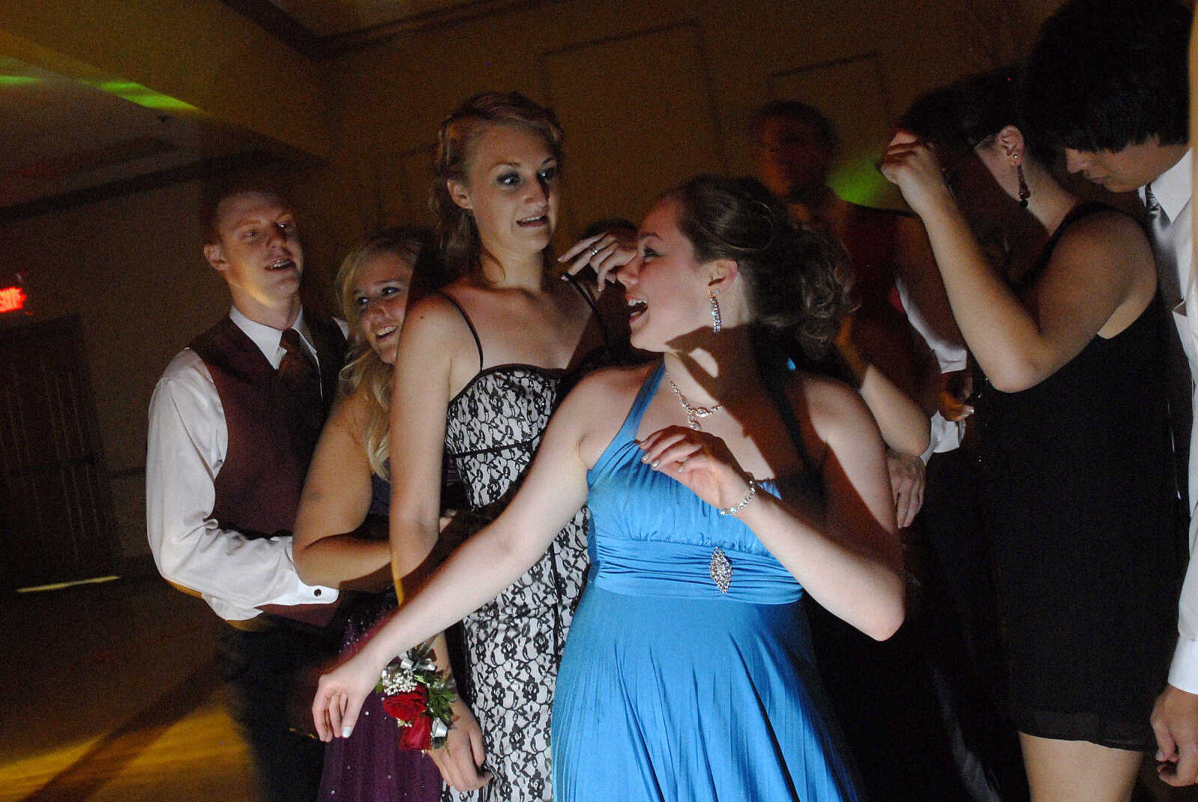 LAURA SIMON~lsimon@semissourian.com
Cape Central High School "Arabian Nights" Prom May 1, 2010.