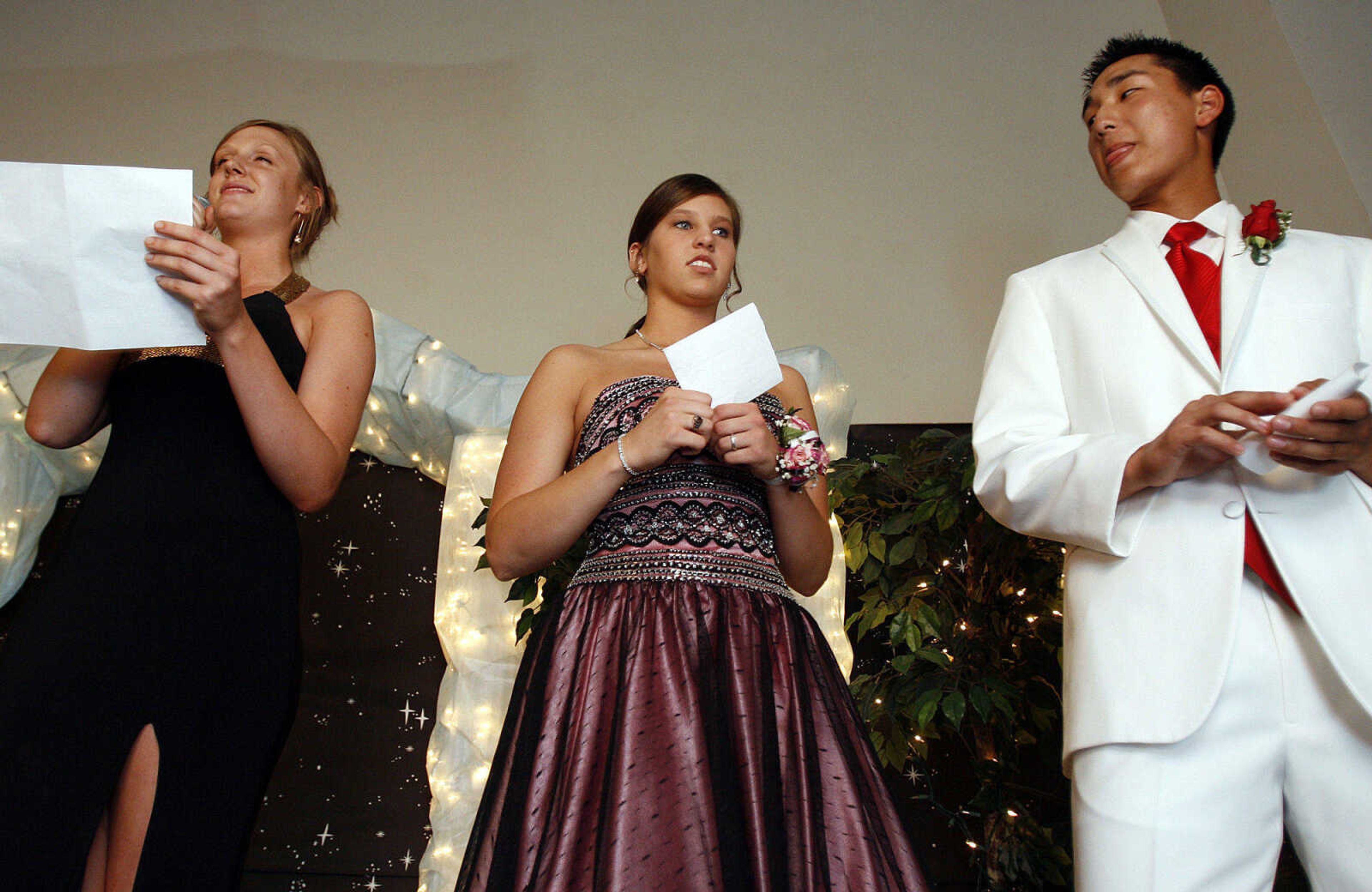 ELIZABETH DODD ~ edodd@semissourian.com
Photos from the 2009 Jackson High School Prom May 9 at the Osage Center.