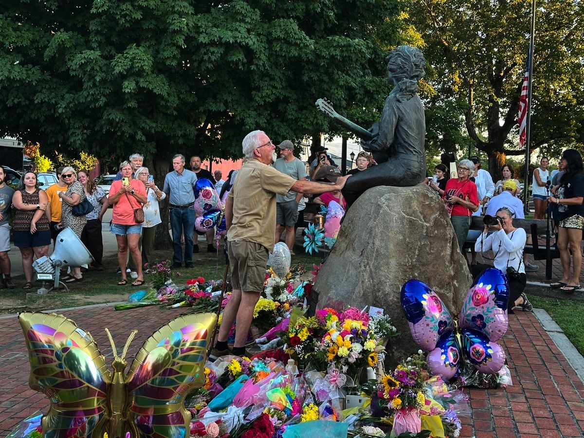 Dolly Parton's love of the Great Smoky Mountains helped tran...