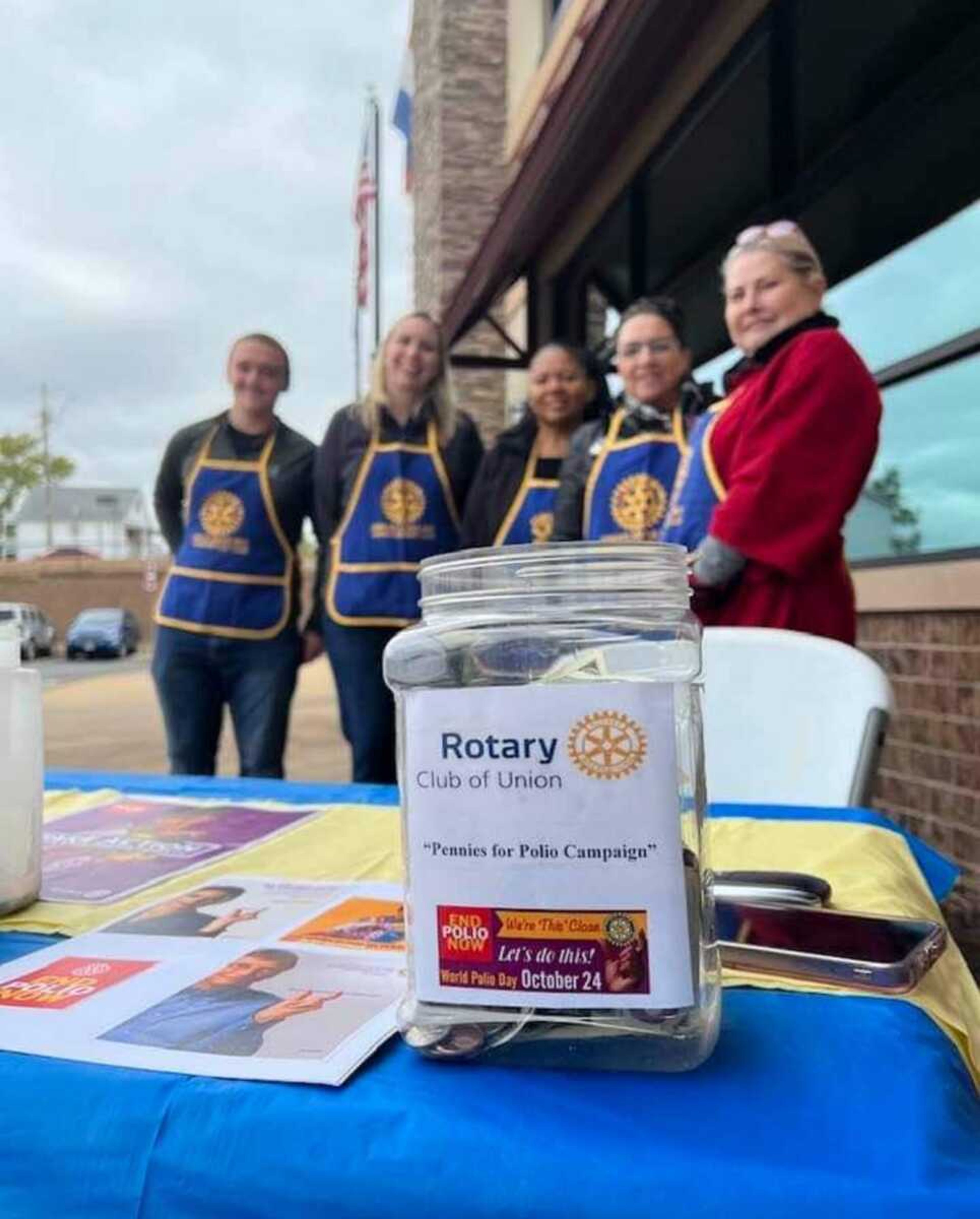 Rotary members in Union, Missouri, set up in front of a grocery store to raise money to fight polio.