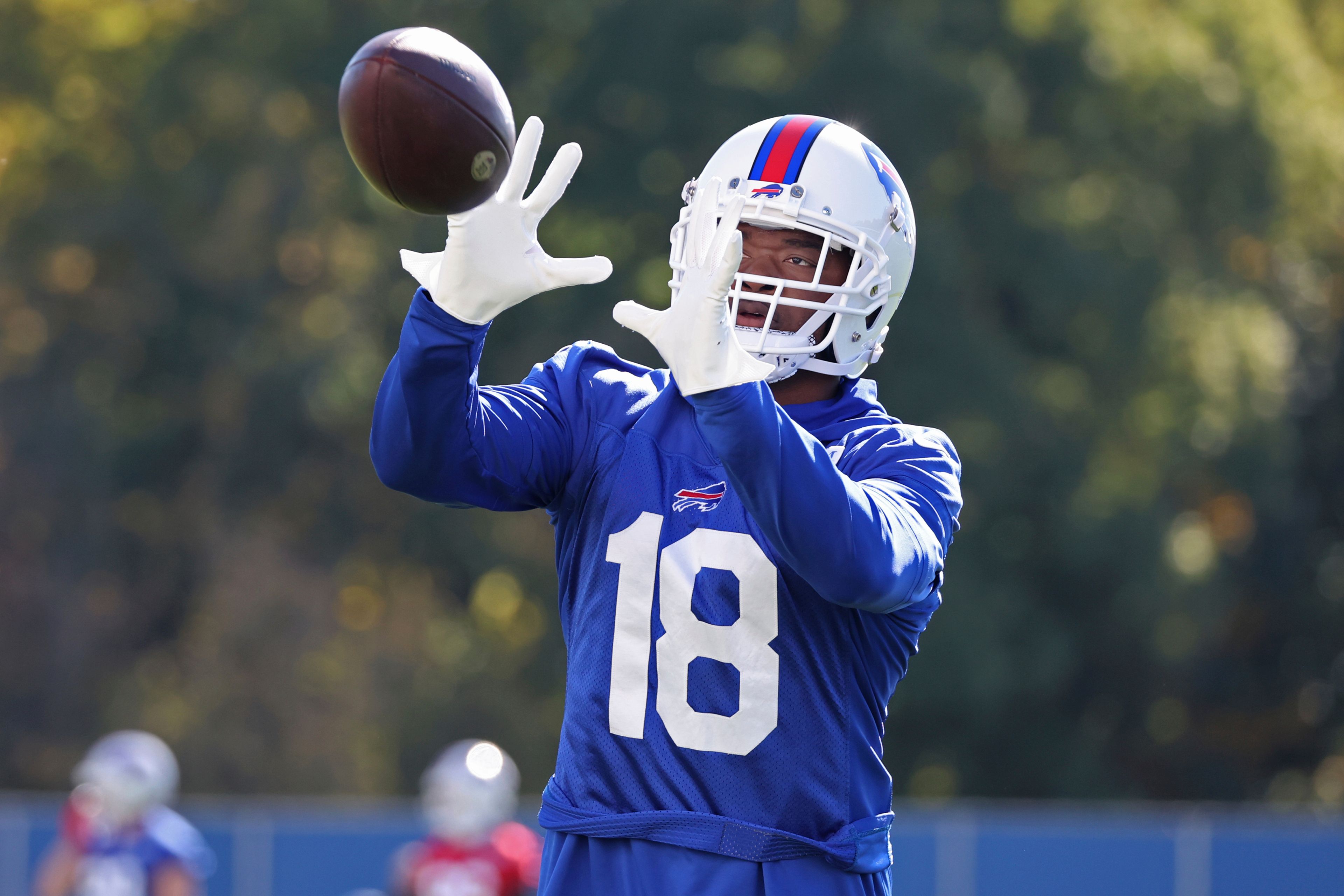 Buffalo Bills wide receiver Amari Cooper (18) catches a pass during NFL football practice in Orchard Park, N.Y., Thursday, Oct. 17, 2024. (AP Photo/Jeffrey T. Barnes)