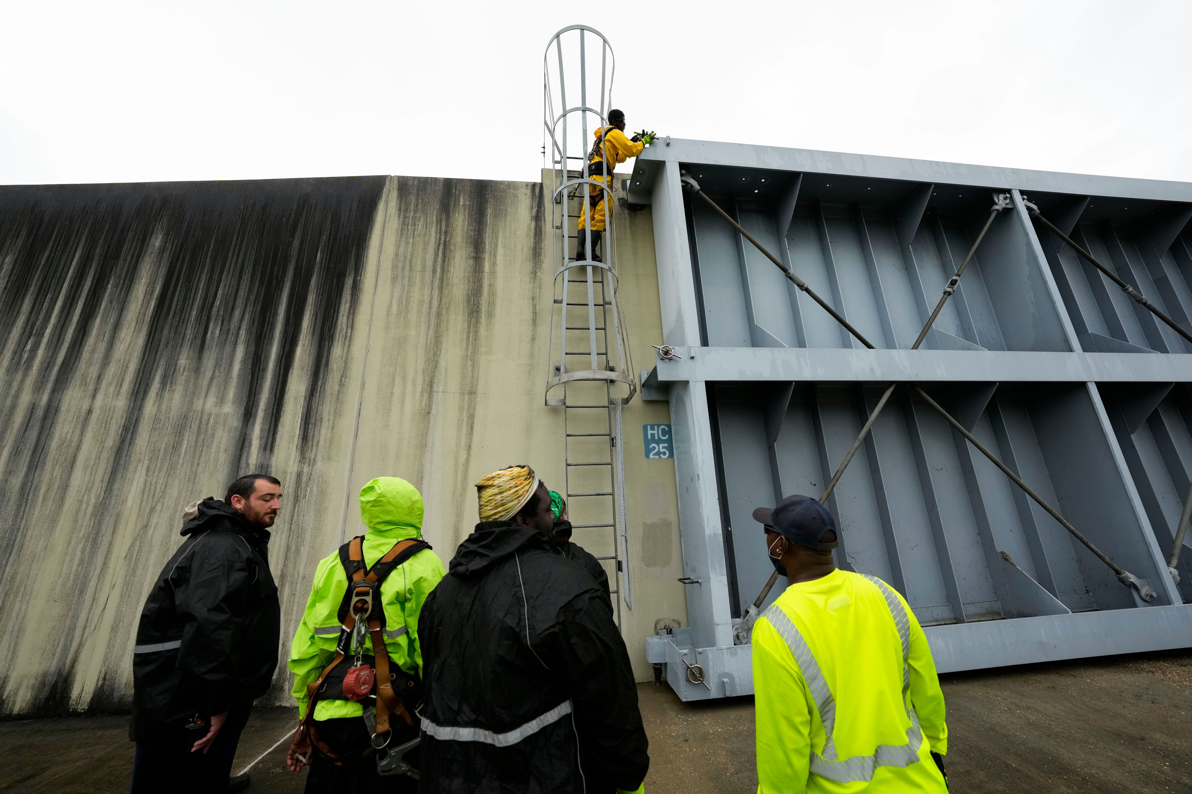 Amid fears of storm surge and flooding, Hurricane Francine takes aim at Louisiana coast