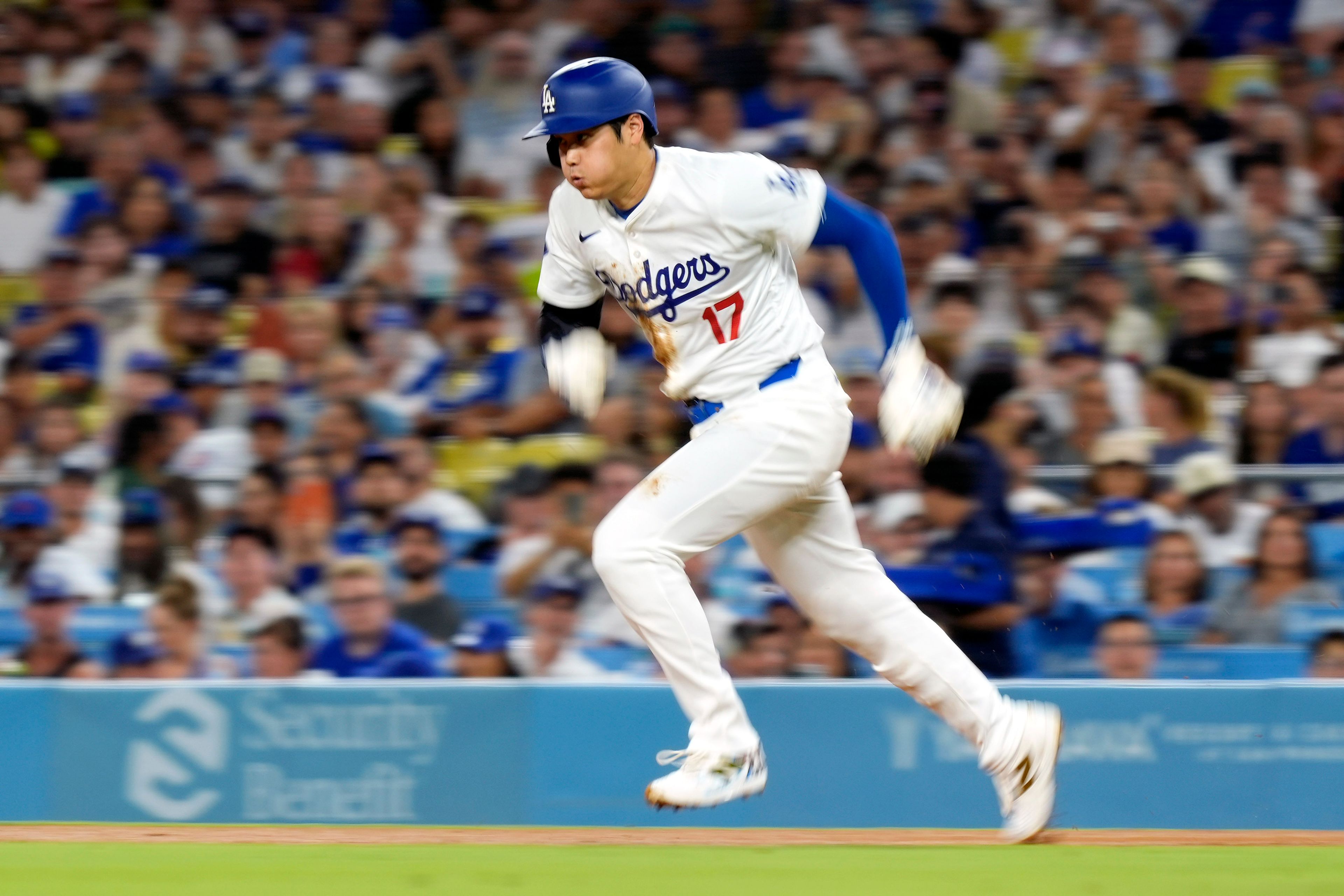 Los Angeles Dodgers' Shohei Ohtani runs from first as he steals second during the third inning of a baseball game against the Chicago Cubs, Monday, Sept. 9, 2024, in Los Angeles. (AP Photo/Mark J. Terrill)