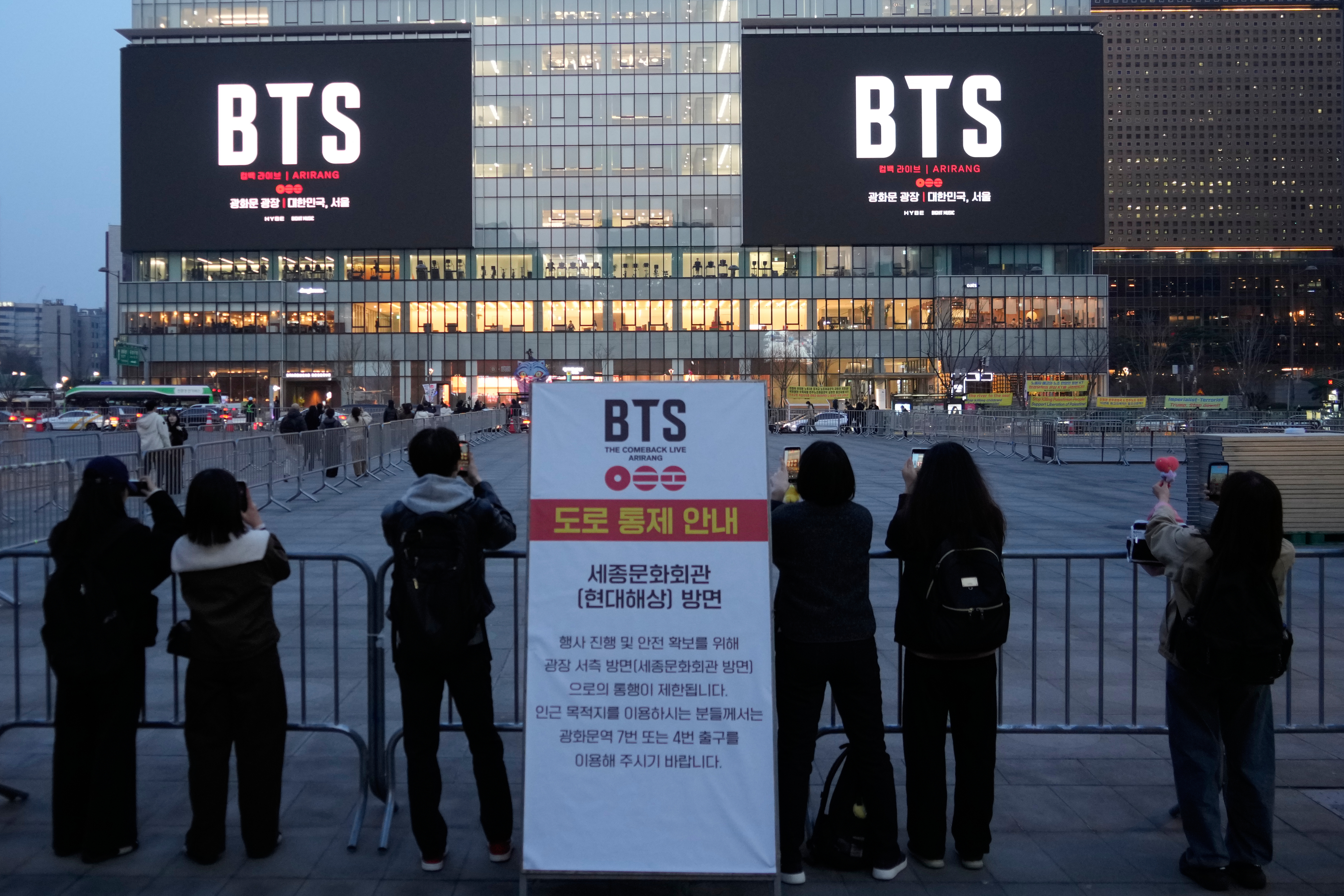 BTS will stage a long-awaited comeback concert at a Seoul la