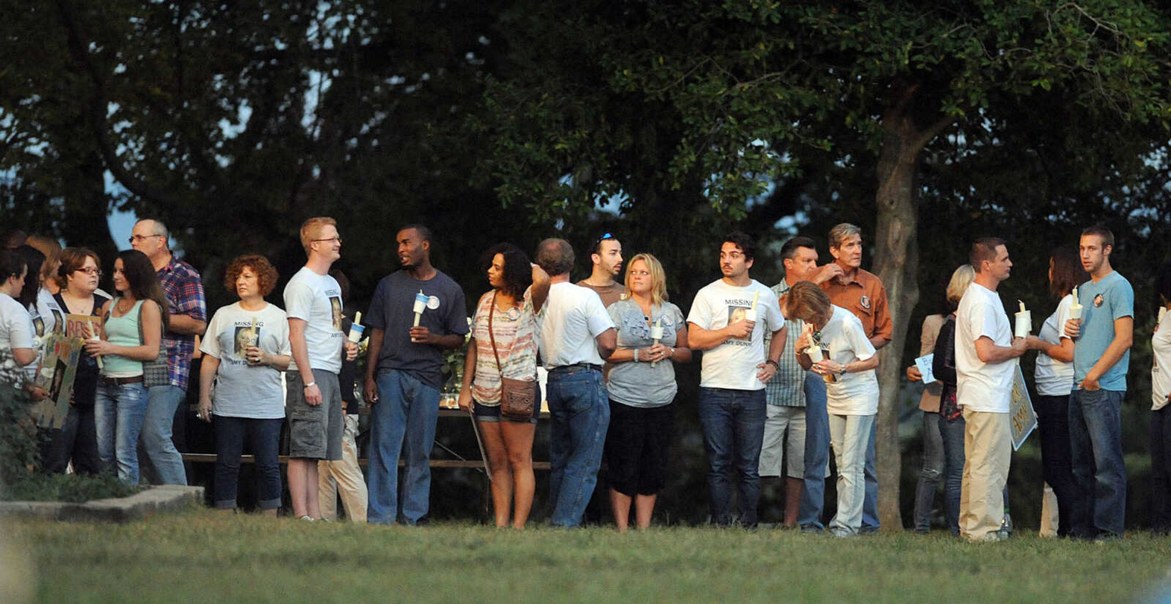 LAURA SIMON ~ lsimon@semissourian.com

Extras in 20th Century Fox's feature film "Gone Girl" head to the Common Pleas Courthouse, Thursday, Oct. 3, 2013, in Cape Girardeau.