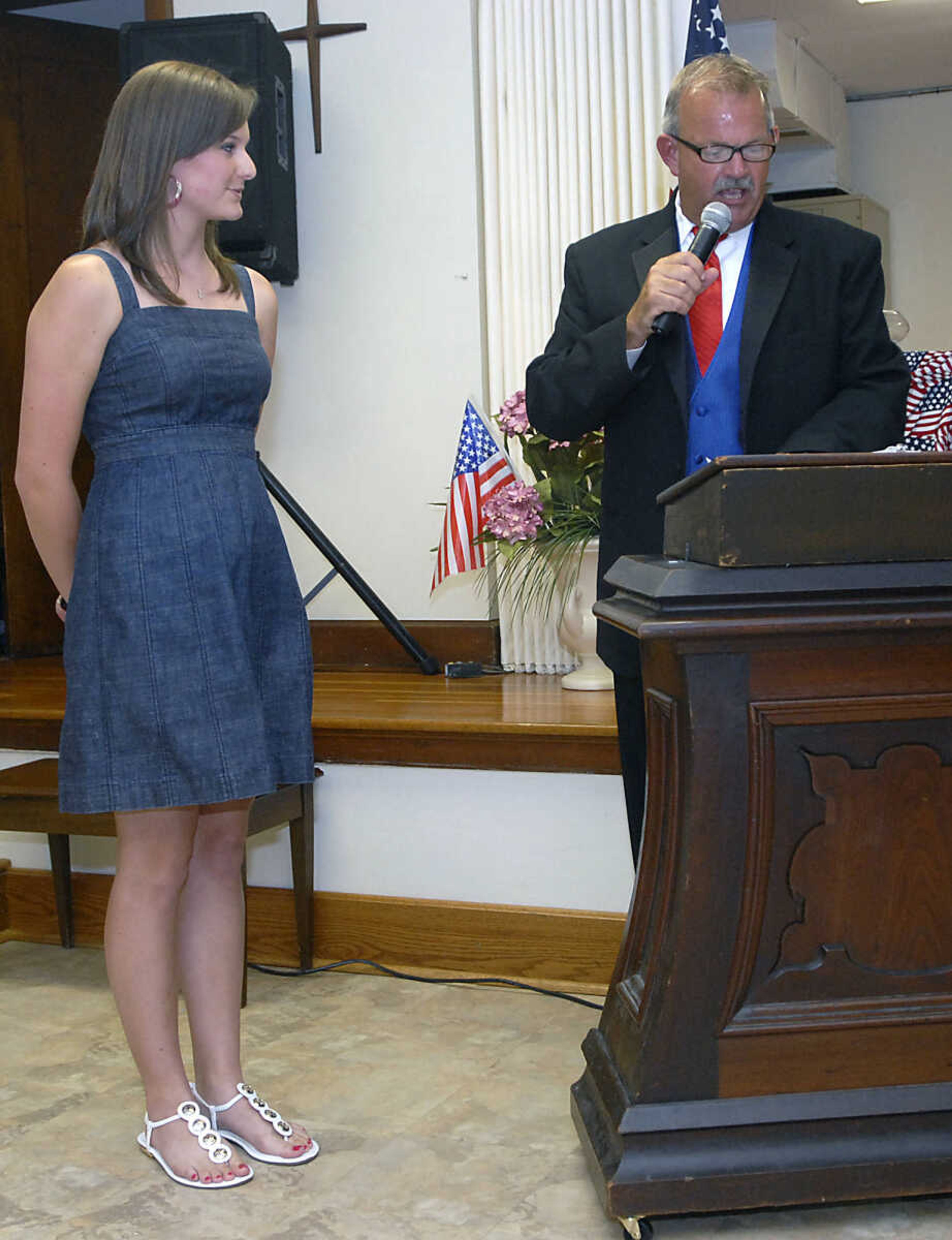 KIT DOYLE ~ kdoyle@semissourian.com
Kirk Williams asks Madeline Paulter questions in the 2009 Jackson Miss Homecomers Queen Pageant.