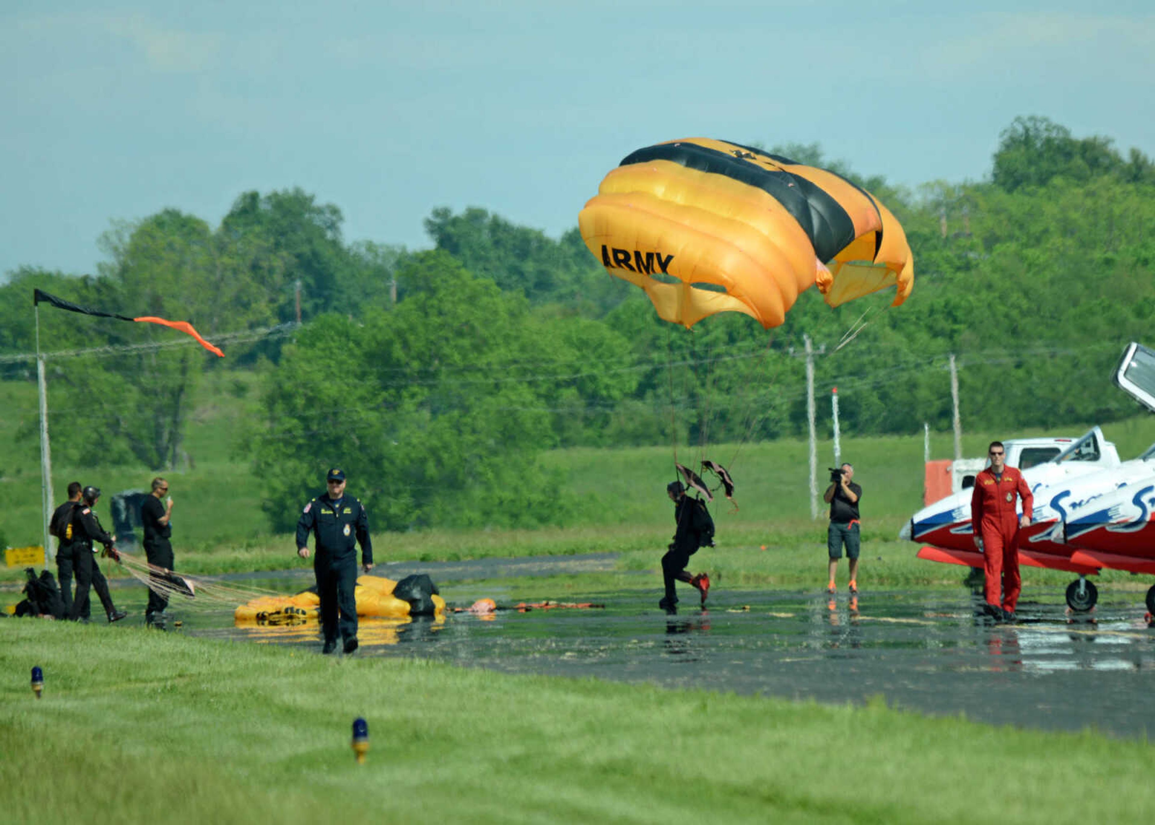 A Golden Knight sticks a landing. (AARON HORRELL)