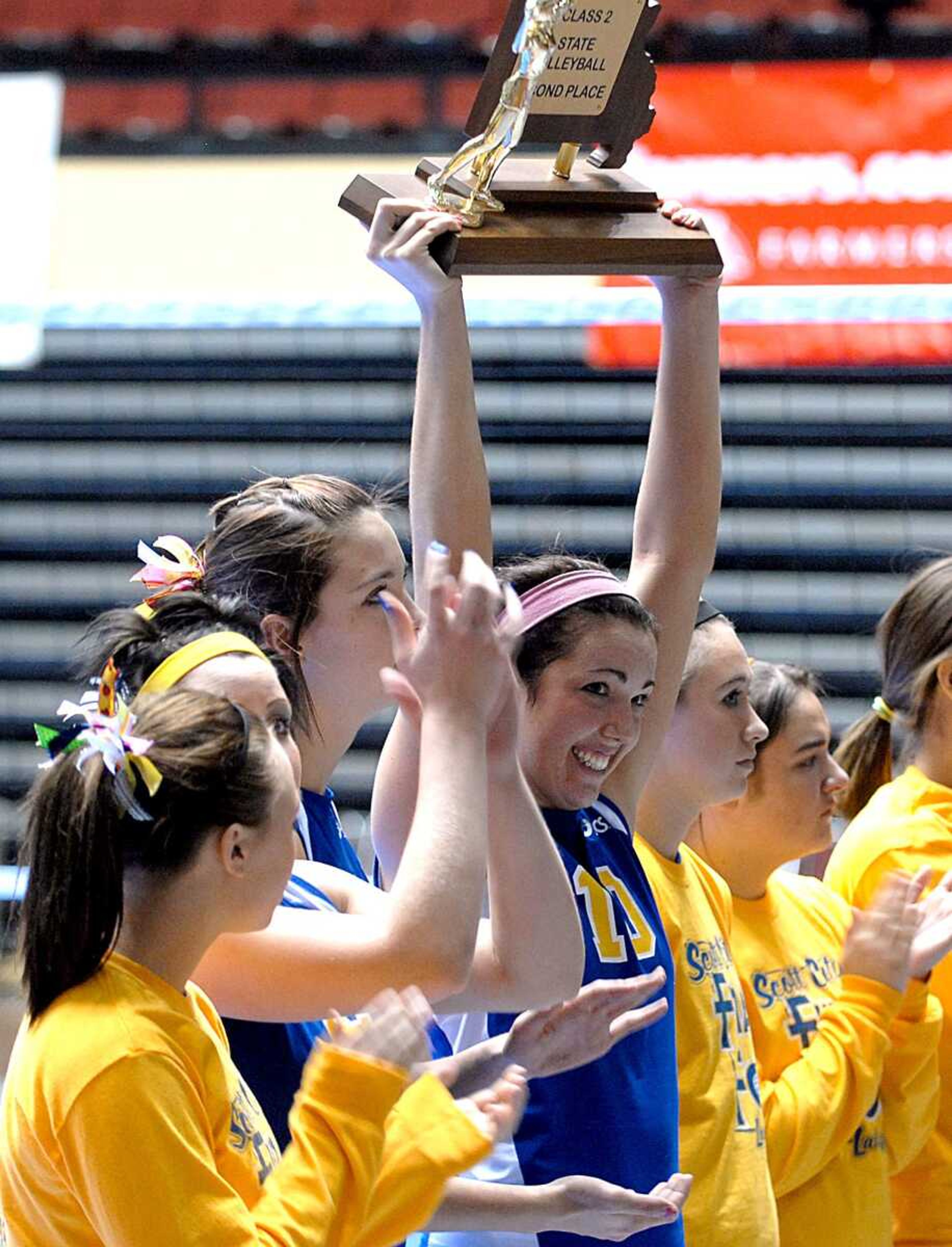 AARON EISENHAUER ~ aeisenhauer@semissourian.com
Brooke Simpson raises the second place trophy above her head.