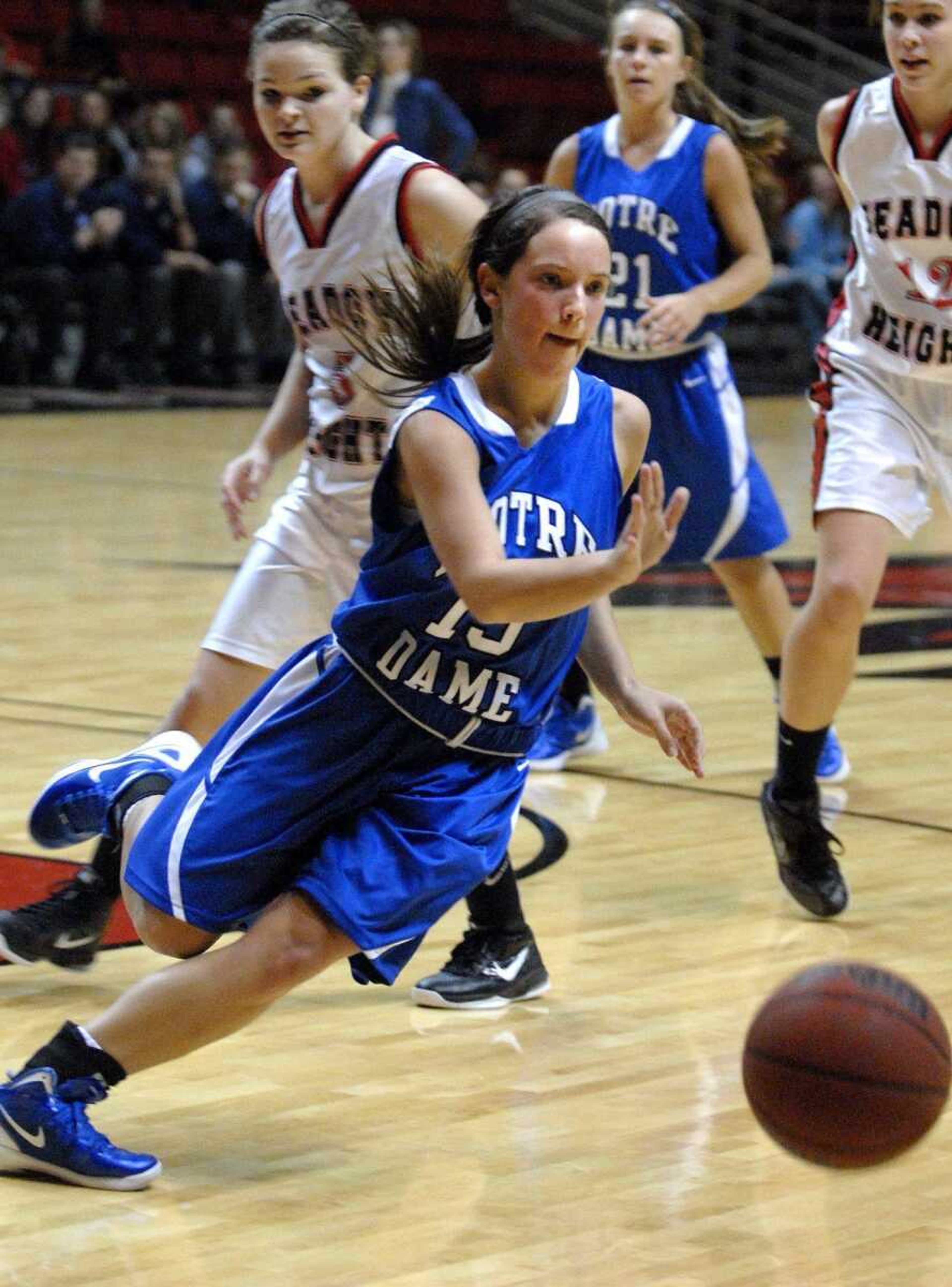 Notre Dame's Karsen Powers gains control of a loose ball during the second quarter.