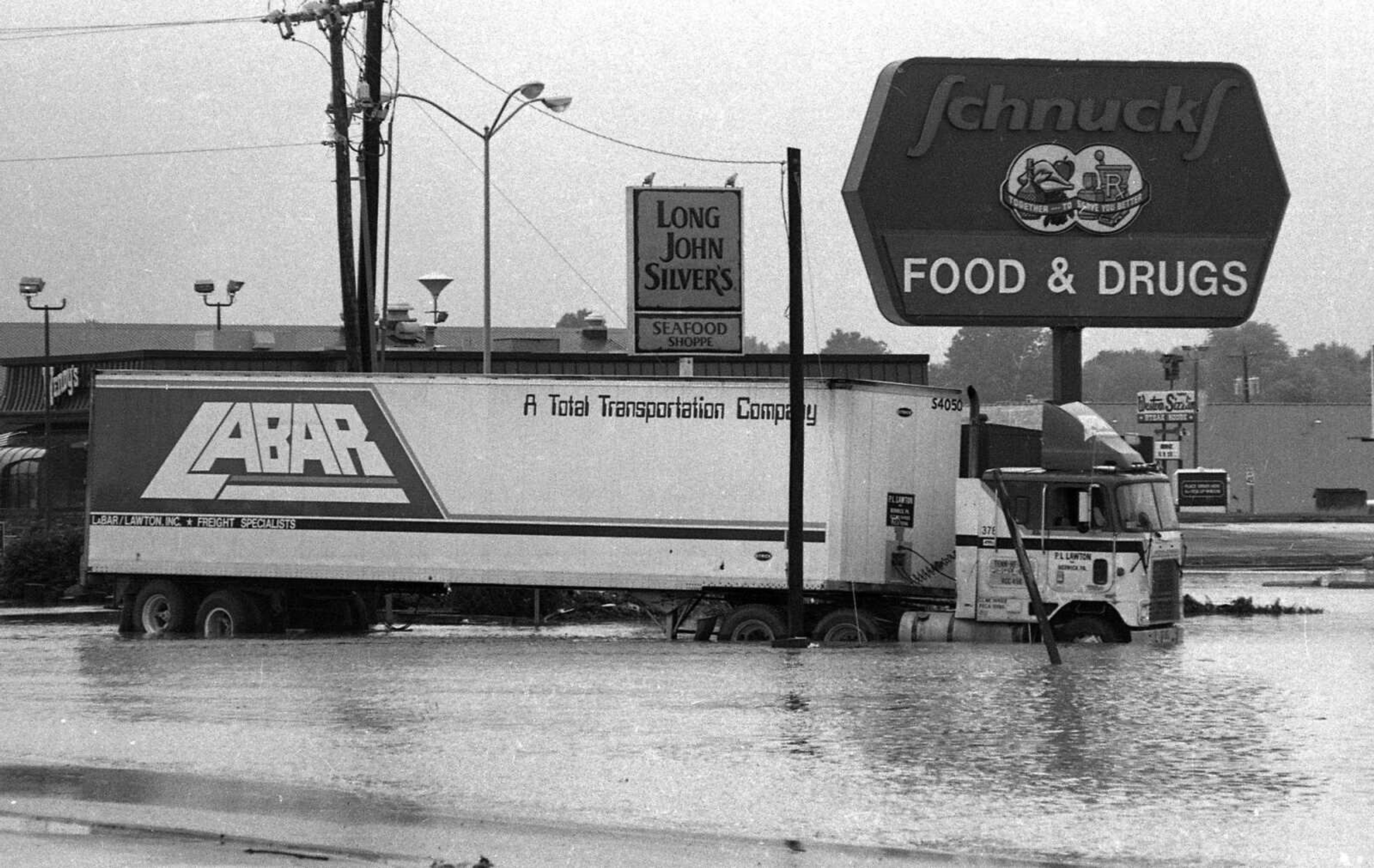 Traveling on Kingshighway was slow for this truck on May 16, 1986. (Southeast Missourian)