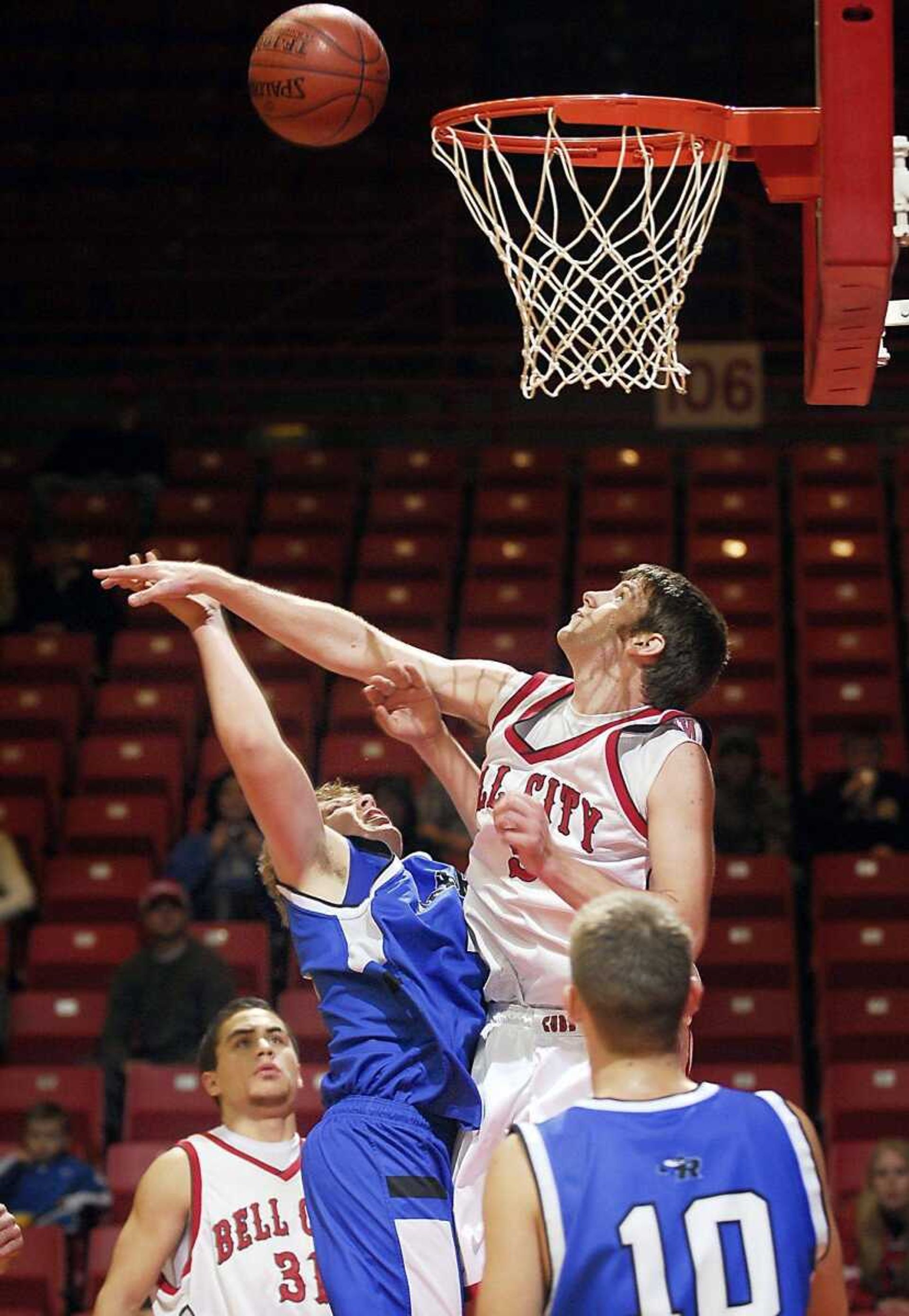 In addition to leading all tournament scorers with 33 points Wednesday, Bell City's Nick Niemczyk also played defense against Oak Ridge. (Fred Lynch)