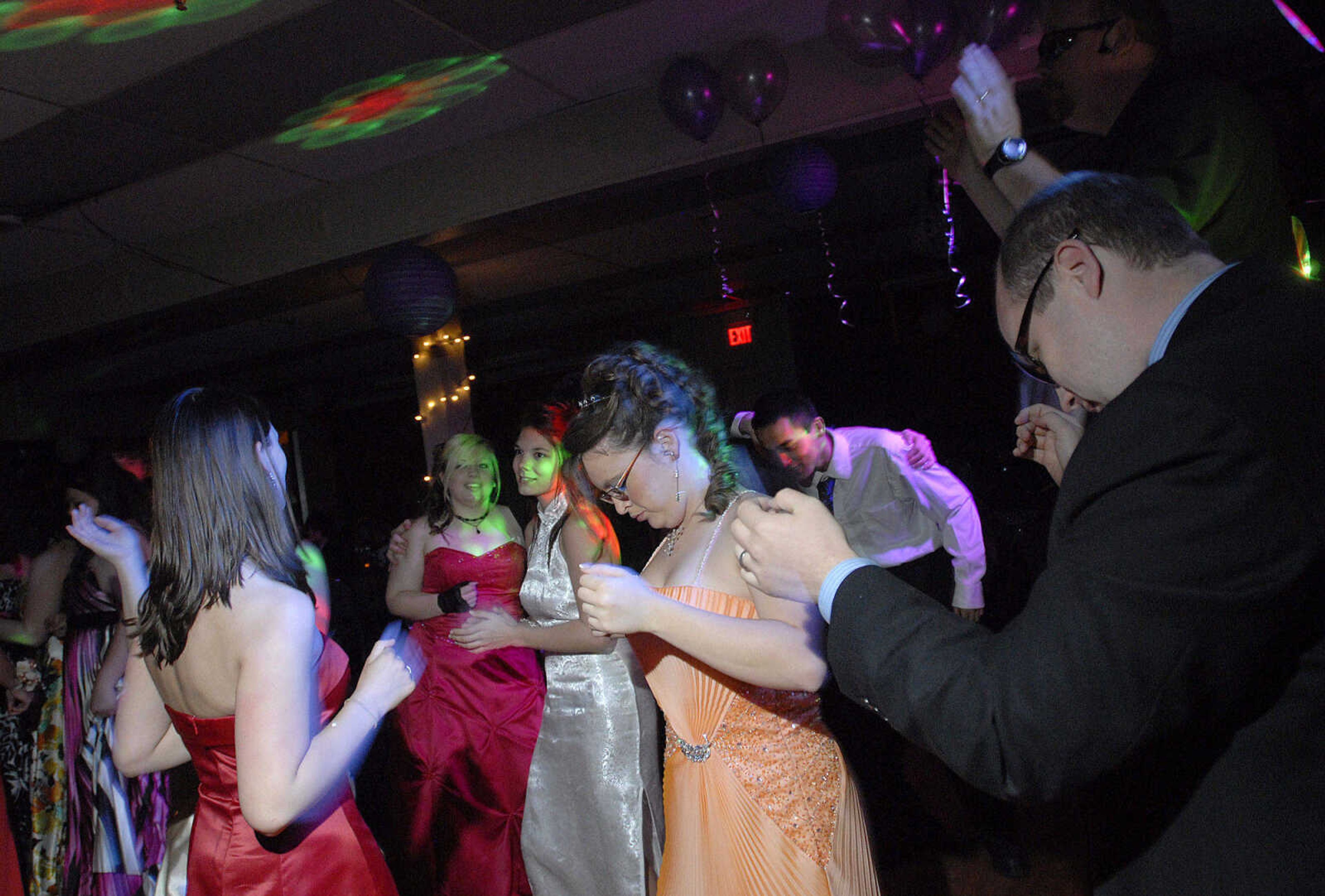 LAURA SIMON~lsimon@semissourian.com
Woodland High School prom "A Night to Remeber" at the Dockside the Upper Deck in Cape Girardeau Saturday, April 10, 2010.