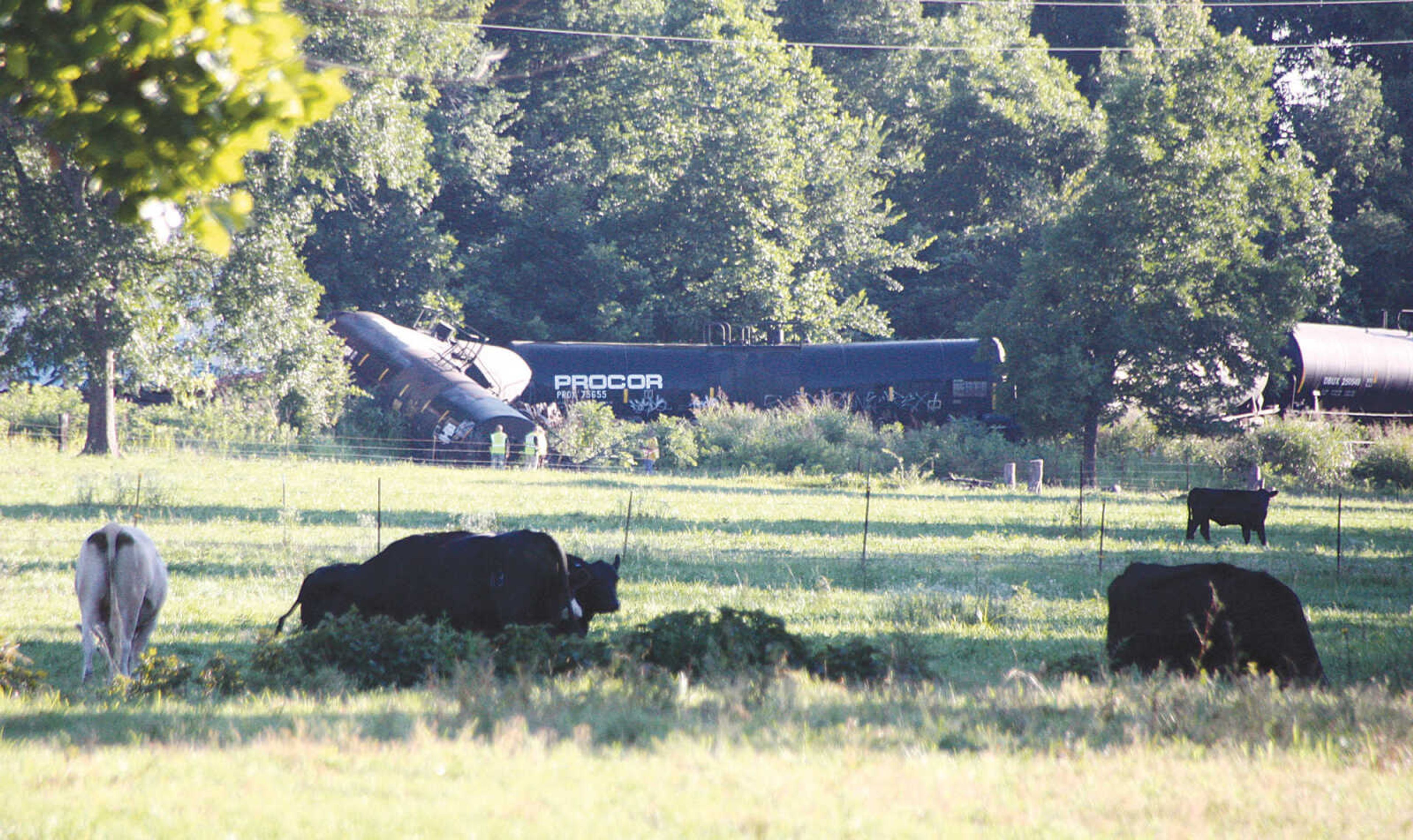 Train derails in Dexter