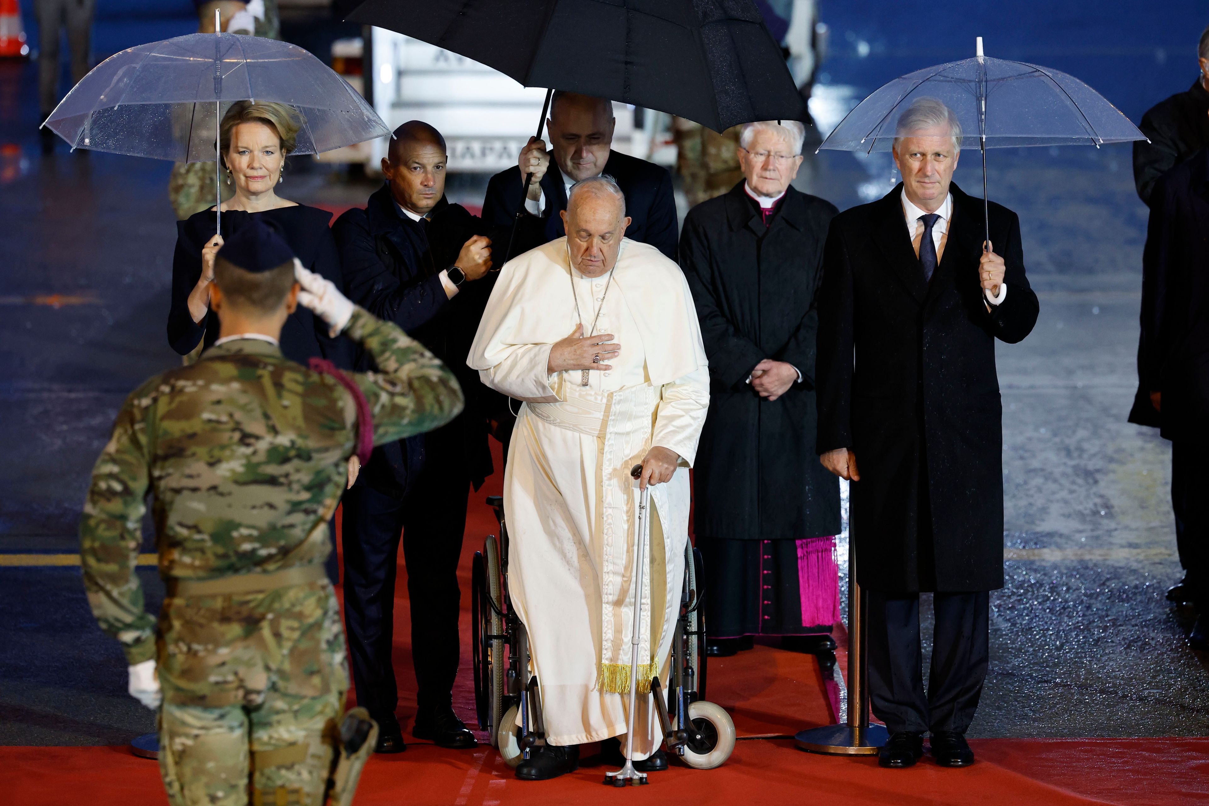 Pope Francis arrives flanked by Queen Mathilde of Belgium and King Philippe of Belgium, at Melsbroek air base in Steenokkerzeel, near Brussels, on the first day of his four-day visit to Luxembourg and Belgium, Thursday, Sept. 26, 2024. (AP Photo/Geert Vanden Wijngaert)