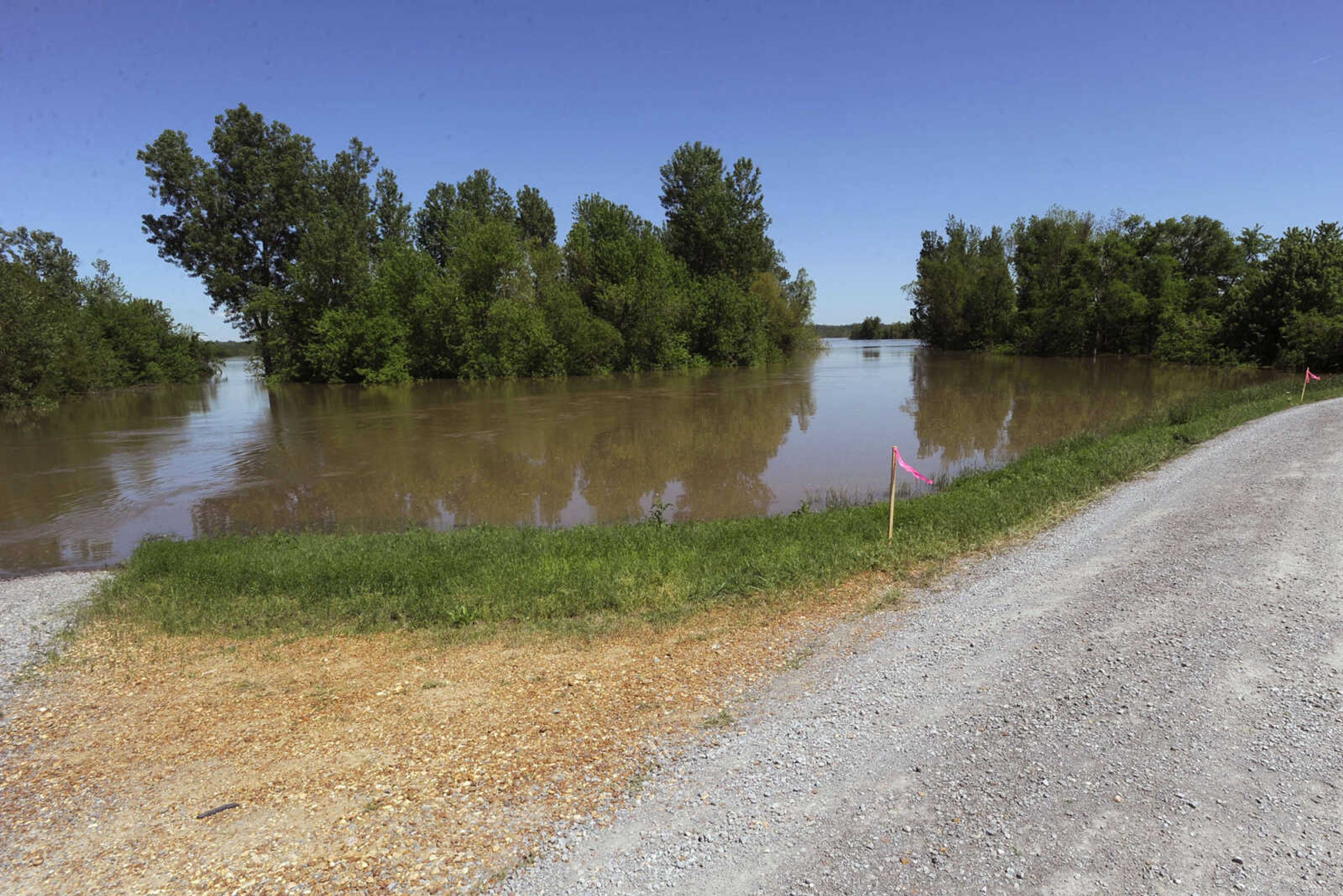 FRED LYNCH ~ flynch@semissourian.com
Mississippi floodwaters at the Birds Point levee are seen on Friday, April 29, 2011.