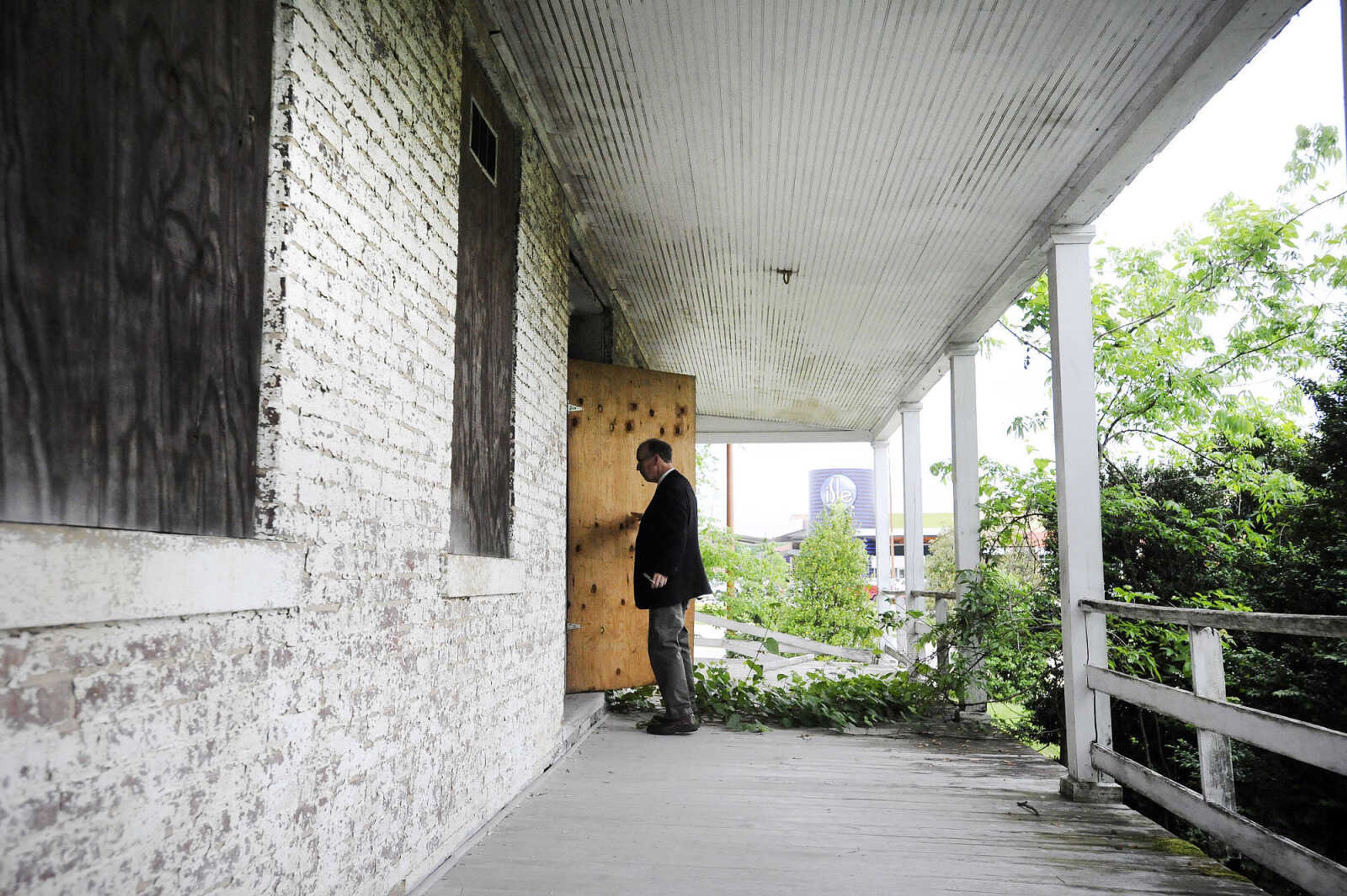 LAURA SIMON ~ lsimon@semissourian.com

Steven Hoffman, coordinator of Southeast Missouri State University's  historic preservation program, opens the front entrance to the historic Reynolds House Monday afternoon, May 2, 2016. The Cape Girardeau house, which stands at 623 N. Main Street, was built in 1857.