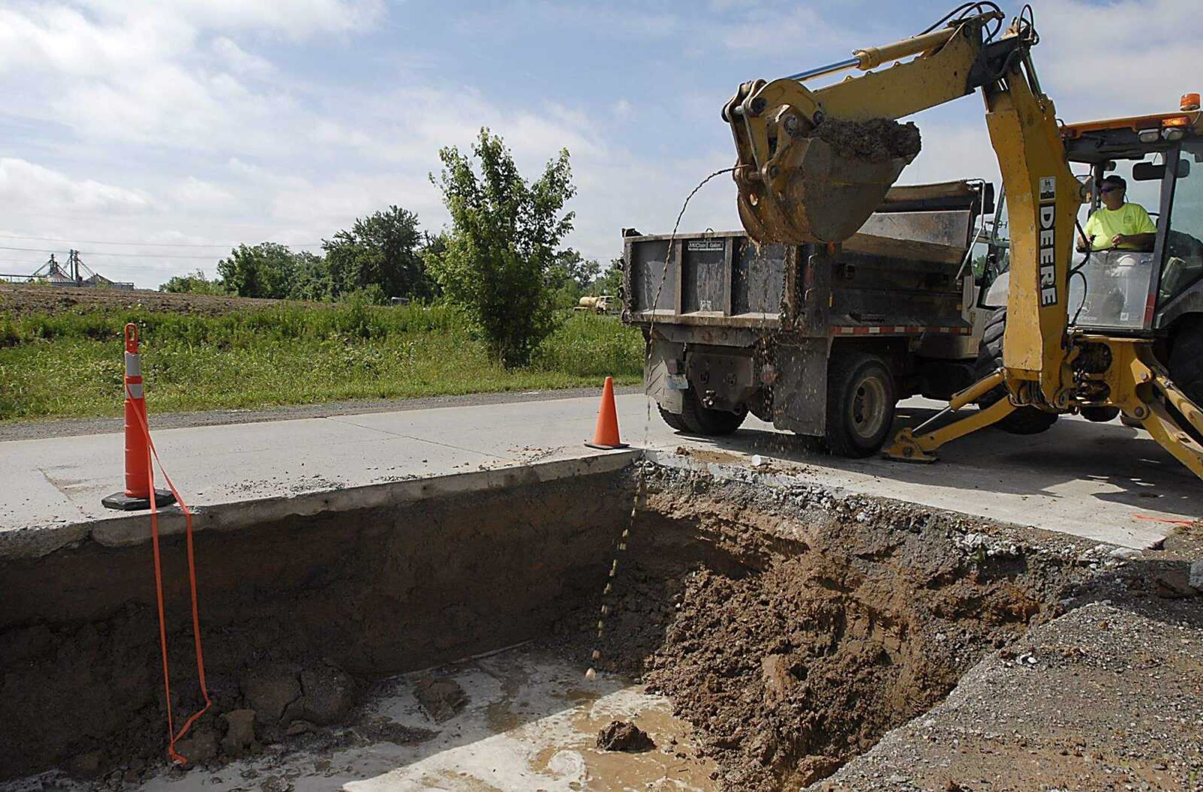 KIT DOYLE ~ kdoyle@semissourian.com
Eugene Robinson cleared areas of South Sprigg Tuesday, June 10, 2008, where more than 20 sinkholes have caused problems over the past year. South Sprigg is closed at La Croix Creek, where many of the sinkholes have emerged, threatening businesses, the city's wastewater treatment facility and transportation routes for both streets and rail lines.