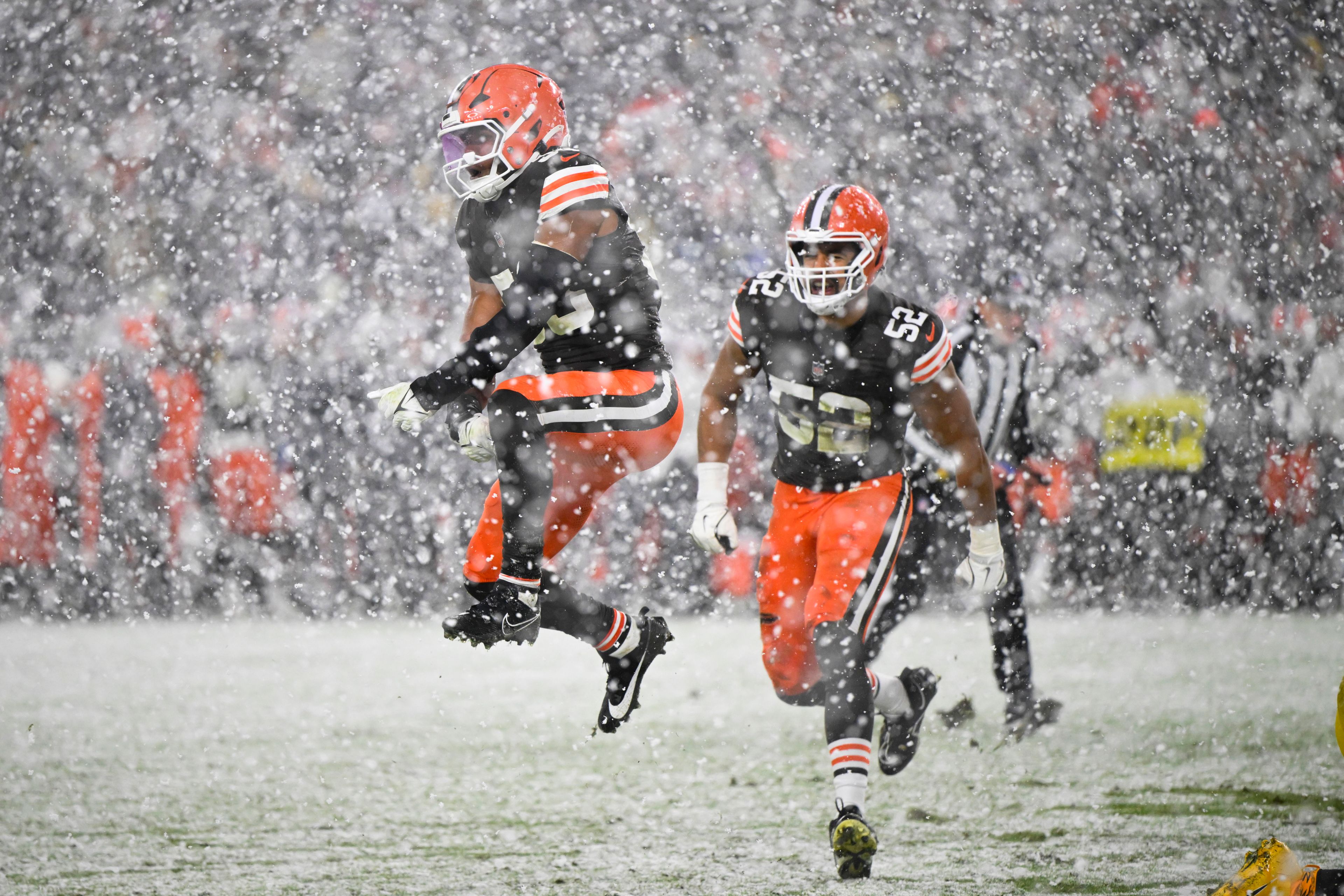 Cleveland Browns linebacker Jordan Hicks celebrates a sack with linebacker Elerson G. Smith (52) in the second half of an NFL football game against the Pittsburgh Steelers, Thursday, Nov. 21, 2024, in Cleveland. (AP Photo/David Richard)